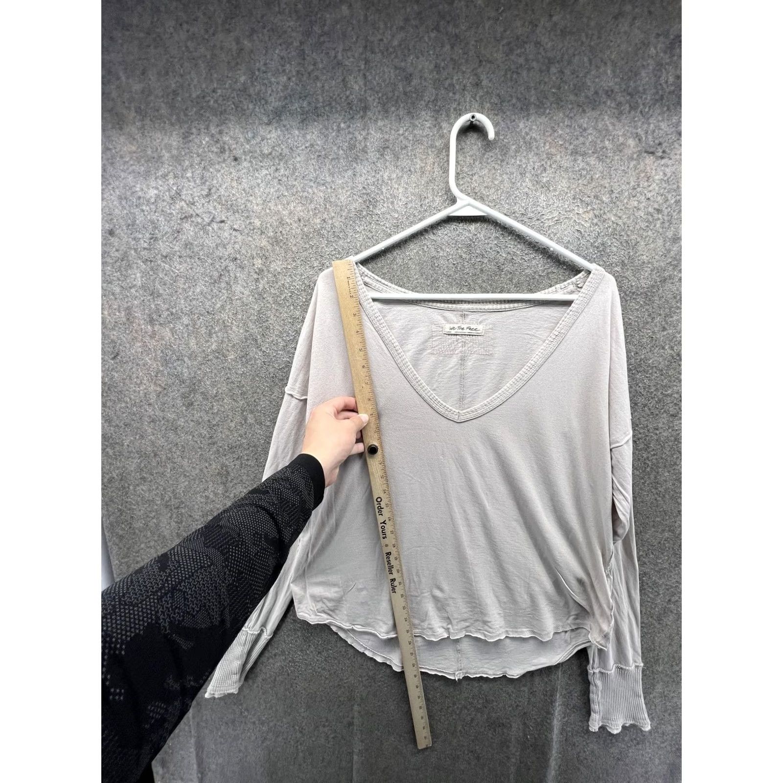 Free People We The Free Shirt Women Large Gray V Neck Long Sleeve Ruffle Cuff Jersey T-Shirt Size L / US 10 / IT 46 - 5 Thumbnail