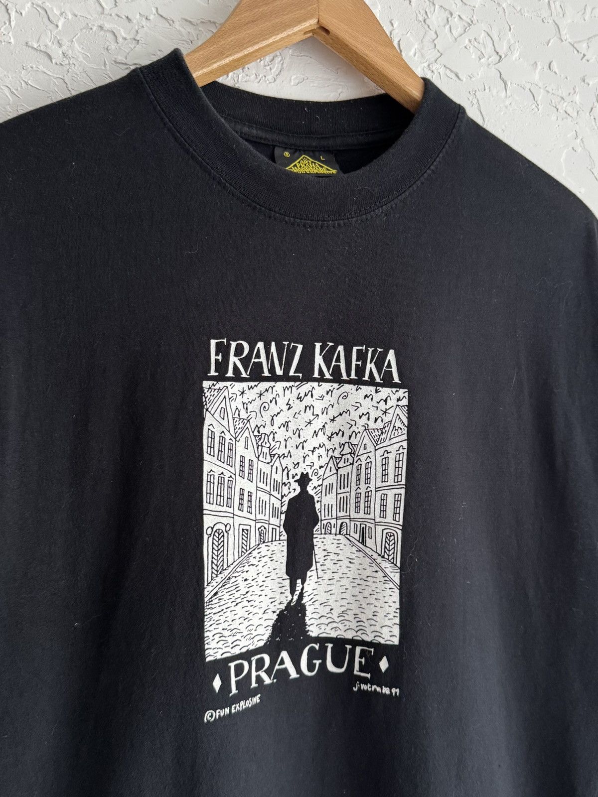Vintage Vintage Franz Kafka Prague 1991 T-shirt Size US L / EU 52-54 / 3 - 2 Thumbnail