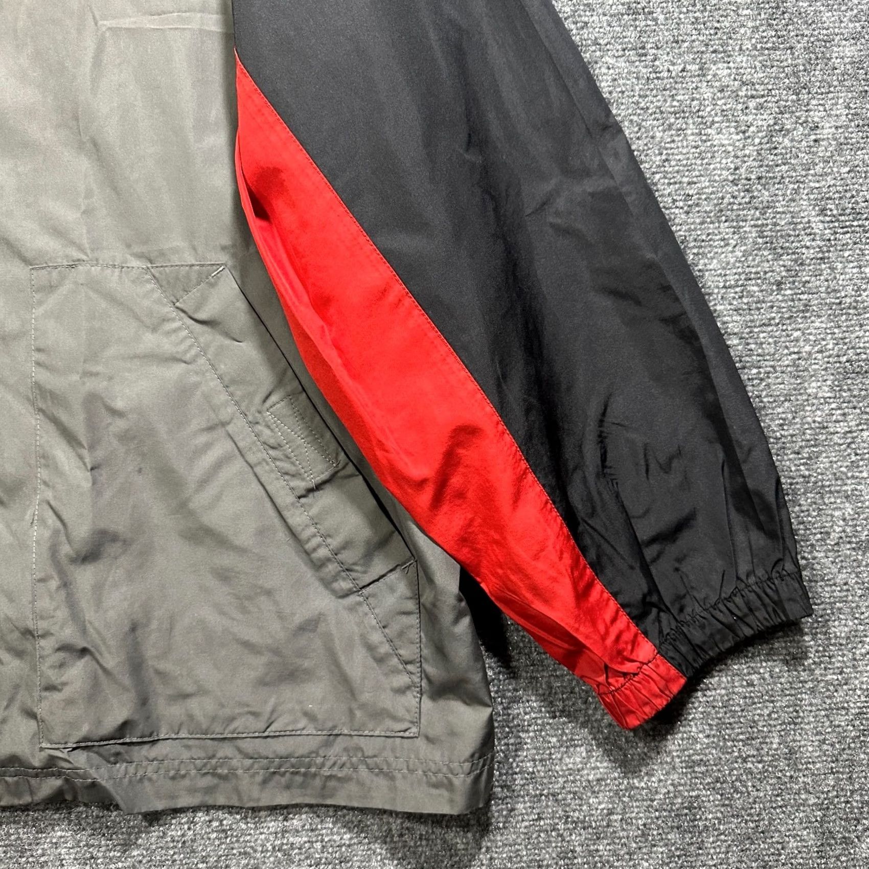 Champion VINTAGE Champion Jacket Mens 2XL Windbreaker Hooded Pockets Logo 90s Windbreaker Size US XXL / EU 58 / 5 - 3 Thumbnail