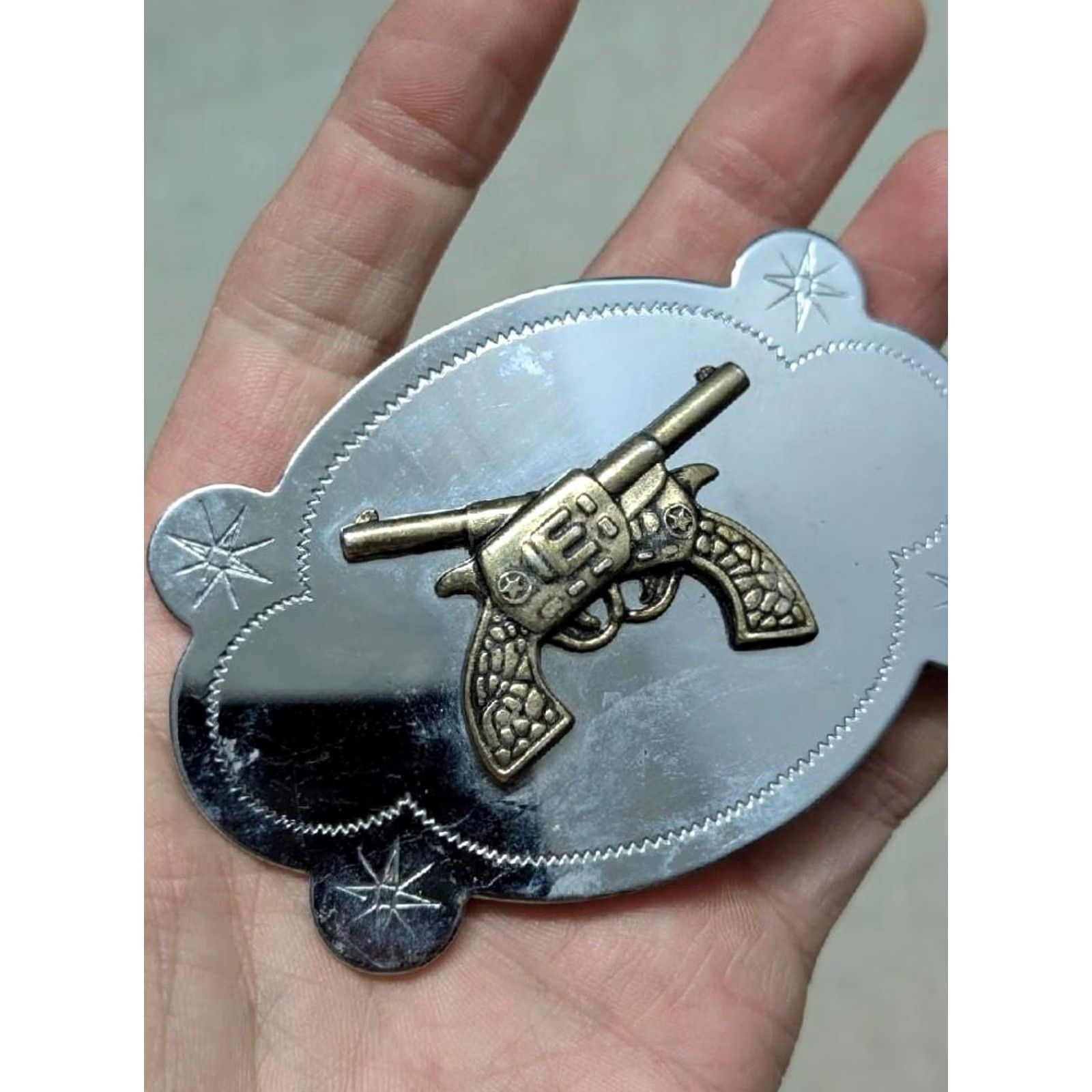 Vintage VINTAGE Chrome belt buckle PISTOLS guns WESTERN cowboy RODEO Men belt buckle Chrome Metal Southwestern Guns 3.5" 1.75" fit Boys, Mens Size ONE SIZE - 7 Thumbnail