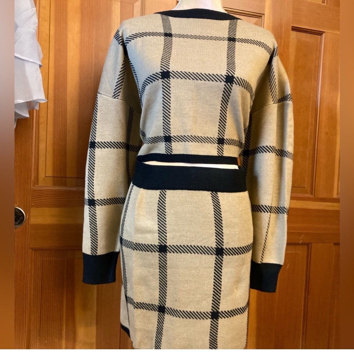 Designer × Other NWT, Lavishly Paris Women’s Knit Sweater and Skirt Set. Size M / US 6-8 / IT 42-44 - 10 Thumbnail