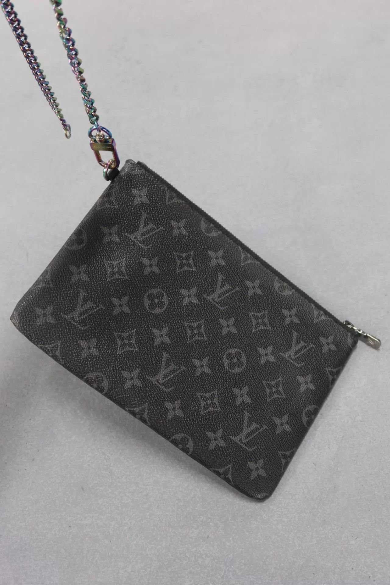 Louis Vuitton LV x Fragment Lightning Quenched Logo Chain Clutch Size ONE SIZE - 3 Thumbnail
