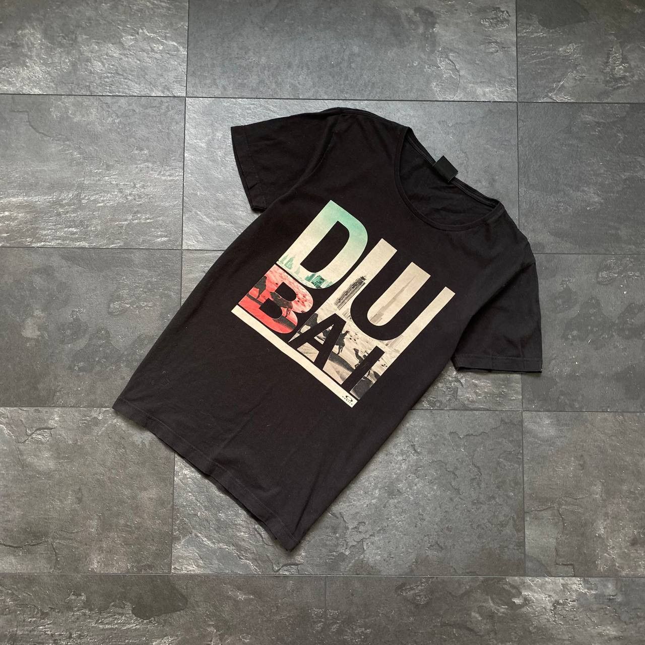 Oakley × Streetwear × Vintage Vintage big logo Dubai Oakley tee shirt Size US S / EU 44-46 / 1 - 1 Thumbnail