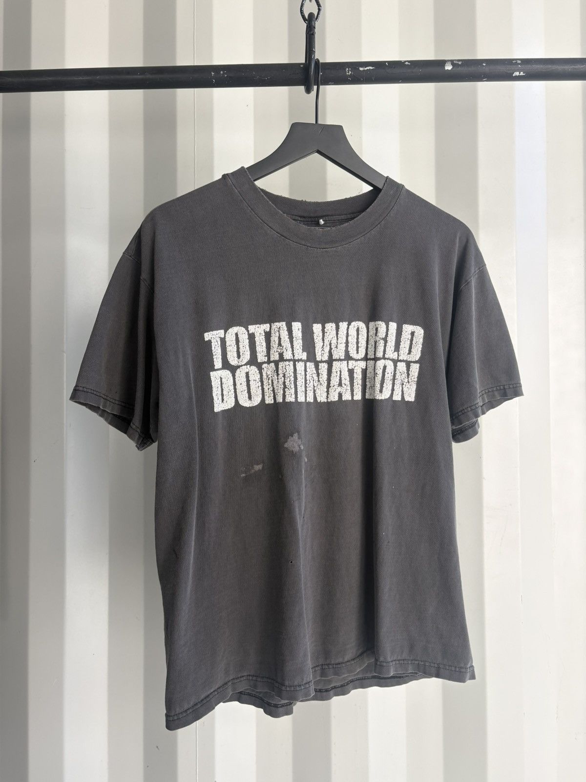 Vintage Thrashed World Domination Faded Distressed Shirt GRUNGE BAND Size US L / EU 52-54 / 3 - 1 Thumbnail