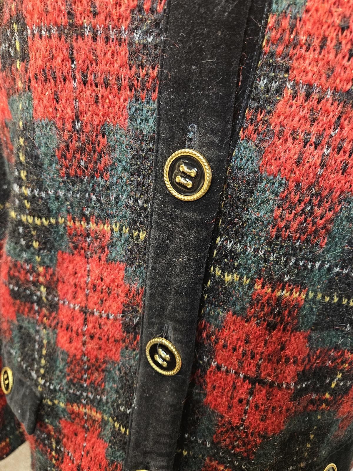 Designer Doncaster Vintage Classic Plaid Cardigan with Gold Buttons Size M / US 6-8 / IT 42-44 - 3 Thumbnail