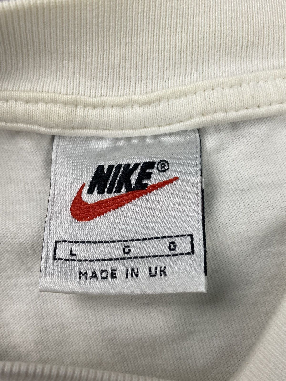 Nike × Vintage Vintage Nike Logo Minimal Swoosh Tee Size L Size US L / EU 52-54 / 3 - 7 Thumbnail