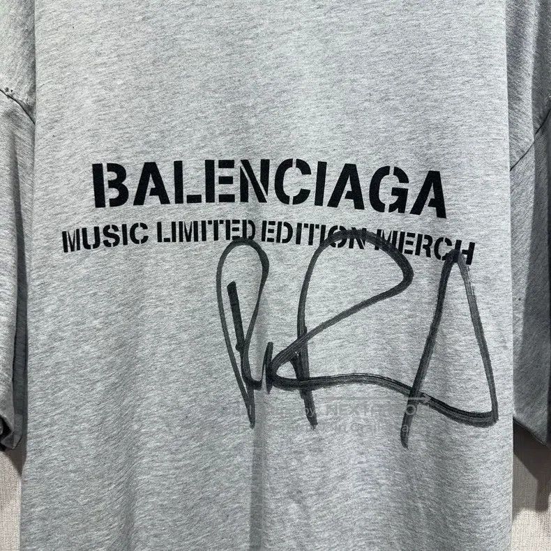 Balenciaga Balenciaga Signature letter logo limited edition distresse Size US S / EU 44-46 / 1 - 4 Thumbnail