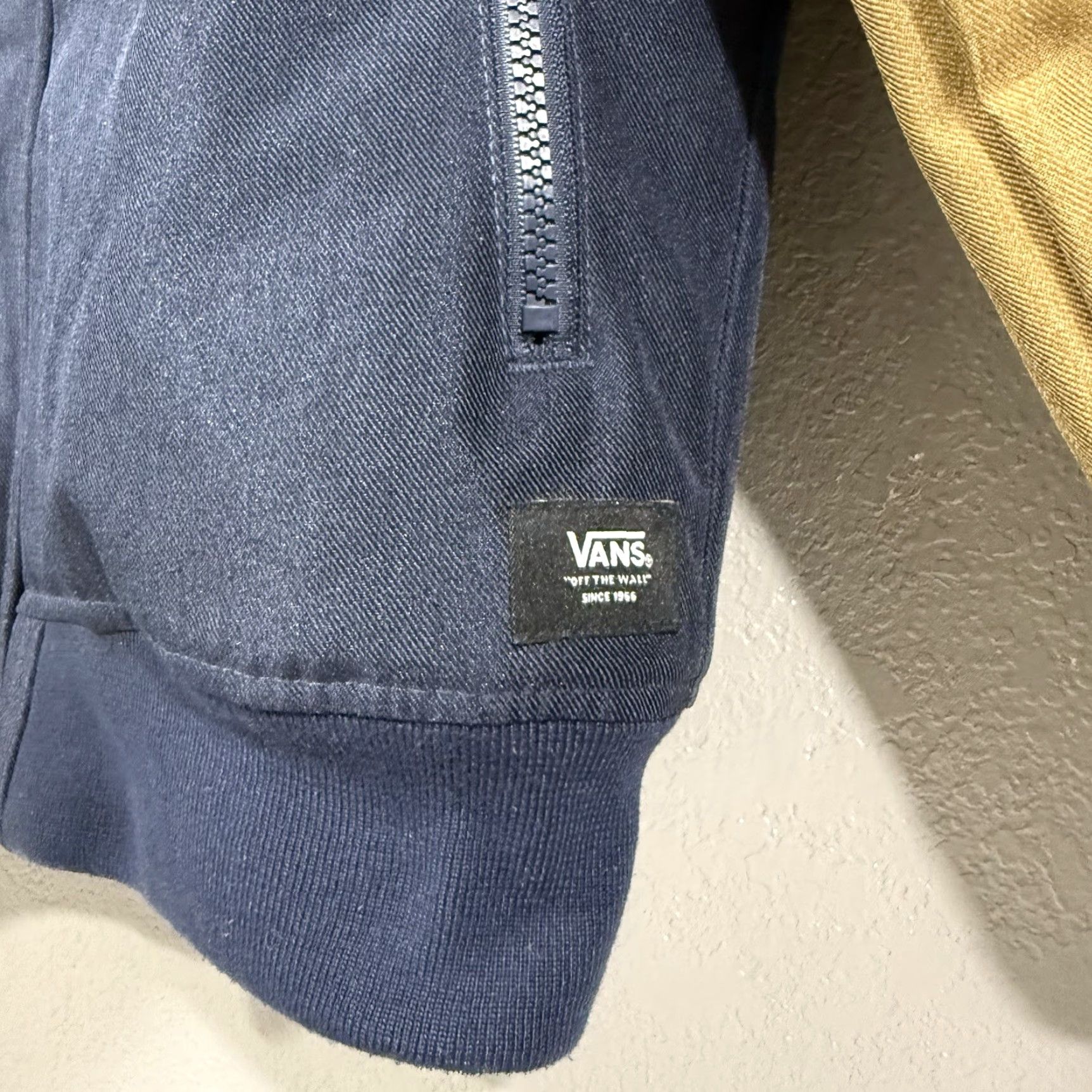 Vans VANS Jacket Off the Wall Sz S Blue Beige Nylon Puffer Hooded Men Long Sleeve Zip Zipper Flawed Condition (Zipper Issues) Size US S / EU 44-46 / 1 - 7 Thumbnail