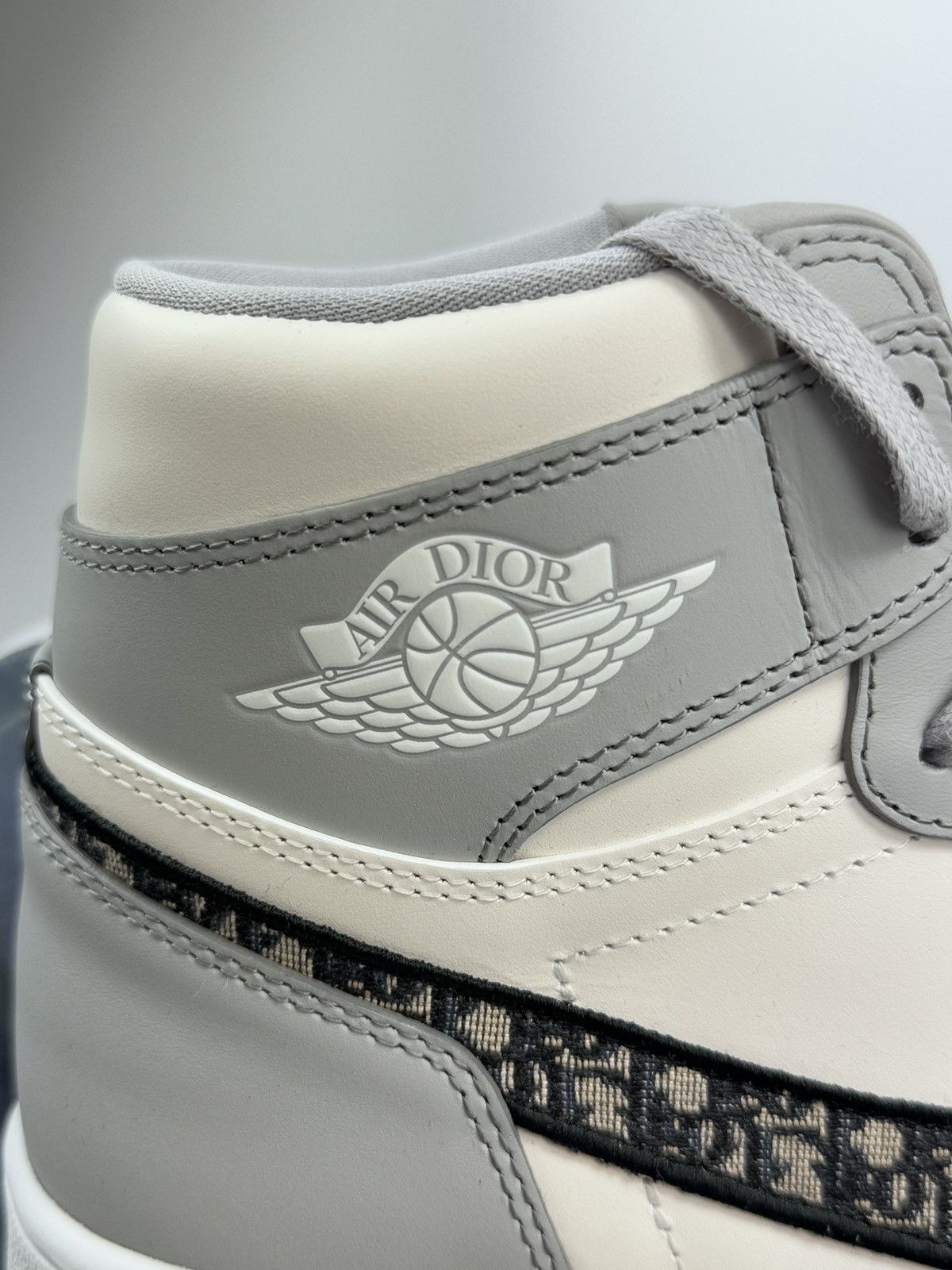 AIR DIOR JORDAN SNEAKERS