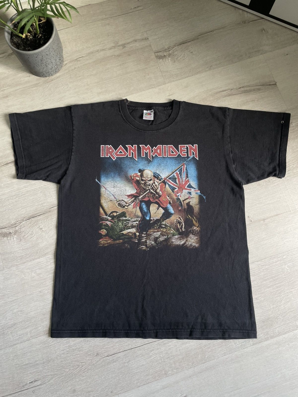 Band Tees × Iron Maiden × Vintage Vintage Iron Maiden The Trooper Faded Tee Distressed Punk Size US L / EU 52-54 / 3 - 3 Thumbnail