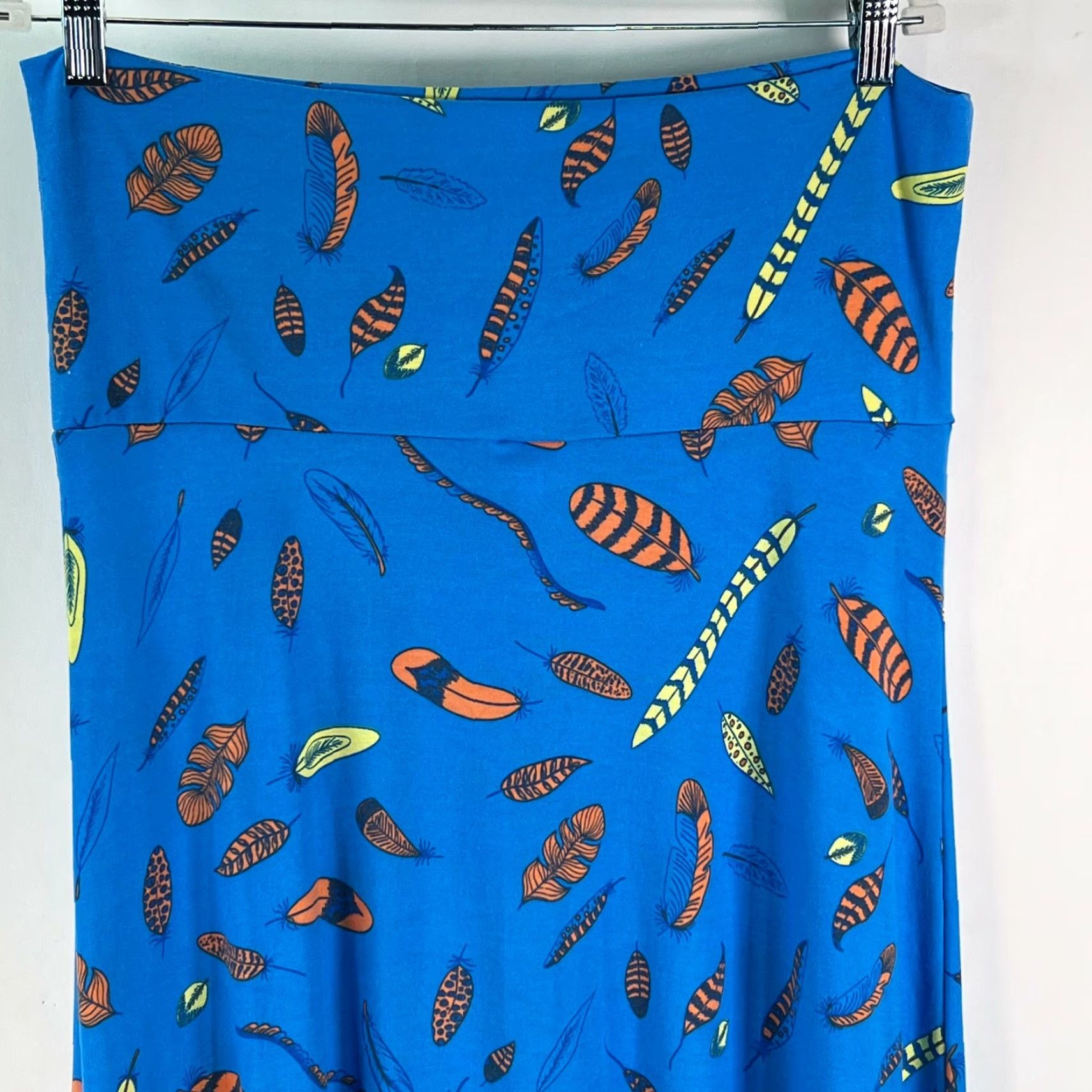Vintage LulaRoe Womens Feather Print Stretch Pull On Maxi Skirt Blue Azure L Large Women's Skirt Maxi Feather Print Blue Azure Stretch Pull On Regular Size L Size 36" / US 14 / IT 50 - 4 Thumbnail