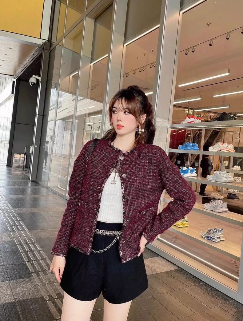 Chanel Chanel 22A soft tweed off-shoulder round-neck jacket 2504-N Size XS / US 0-2 / IT 36-38 - 8 Thumbnail