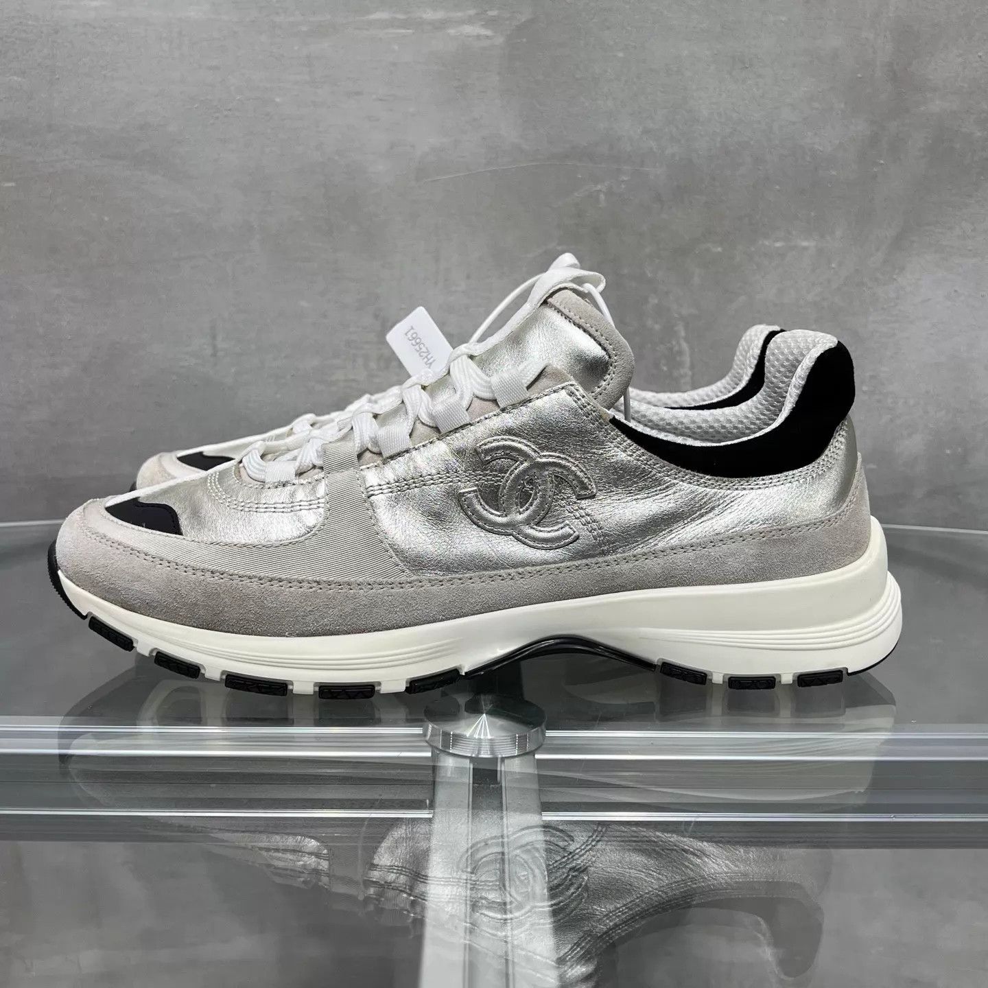 Chanel Chanel 25A Black White Color Blocked Sneaker 41 Size US 8 / EU 41 - 3 Thumbnail