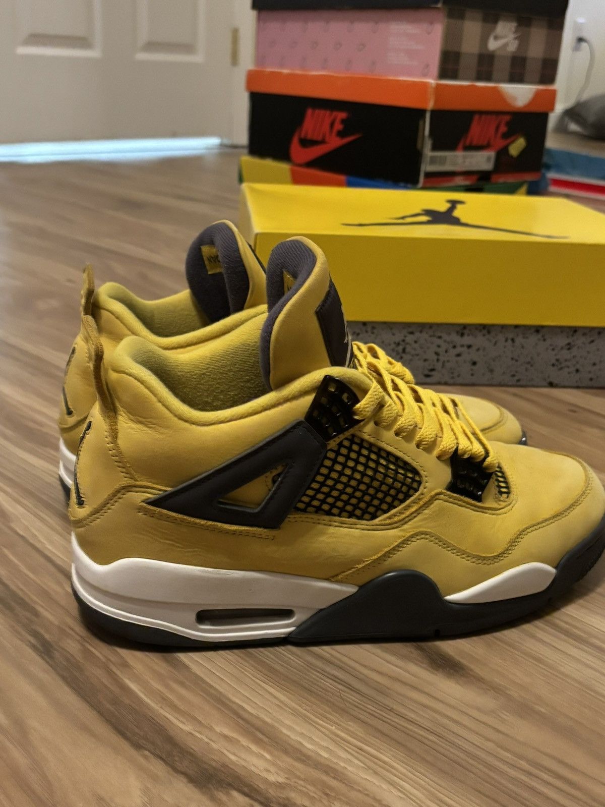 Jordan Brand Jordan 4 Lightning Size US 9.5 / EU 42-43 - 2 Thumbnail