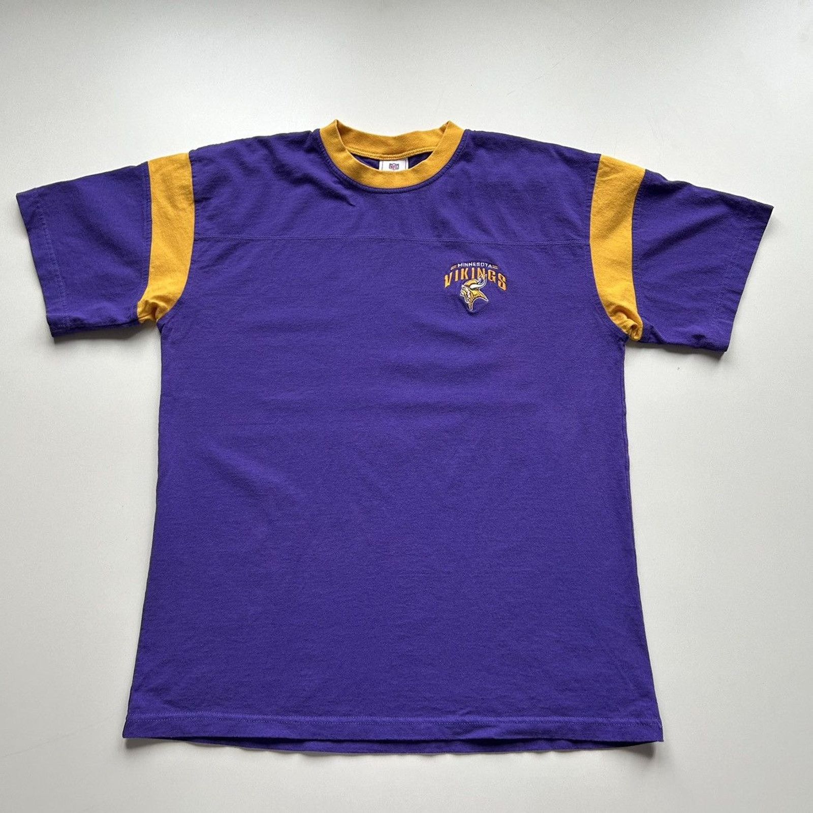 NFL Vintage Y2K Minnesota Vikings NFL Logo T Shirt XL Purple Size US XL / EU 56 / 4 - 1 Thumbnail
