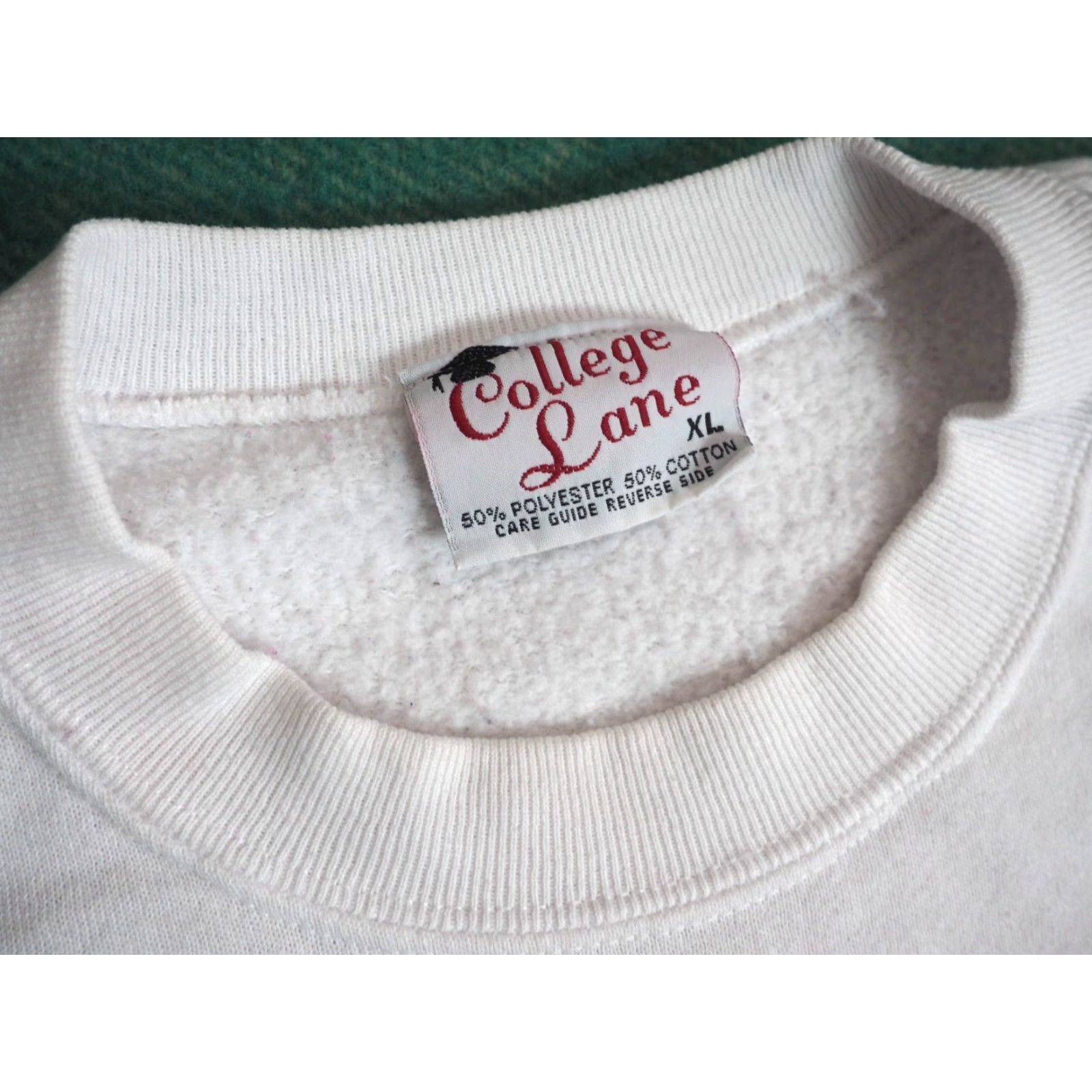 CHOCOOLATE VTG 90s College Lane Hersheys Chocolate Kisses Promo Pullover Sweatshirt XL Mens White Graphic Print 90s Vintage College Lane Sweatshirt Size US XL / EU 56 / 4 - 3 Thumbnail