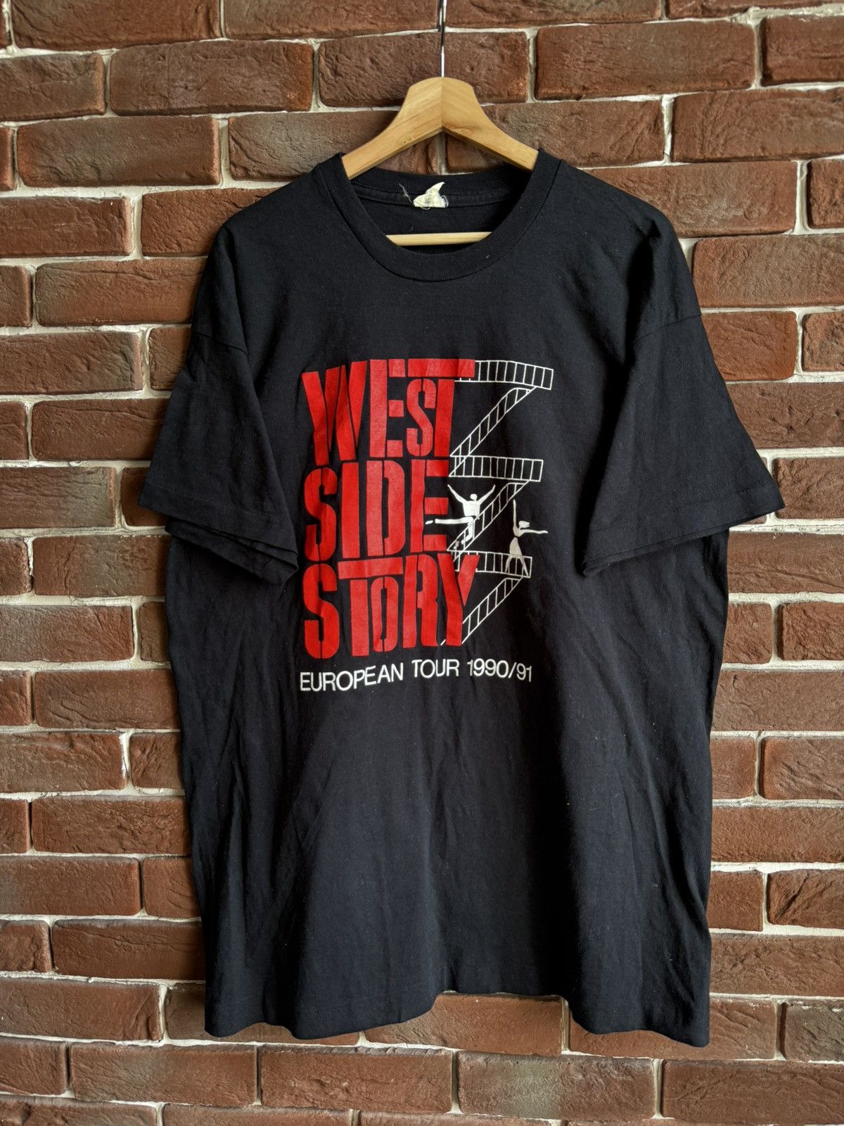Vintage Vintage 1990 West Side Story Musical Art Movie T Shirt 90s Size US XL / EU 56 / 4 - 1 Thumbnail