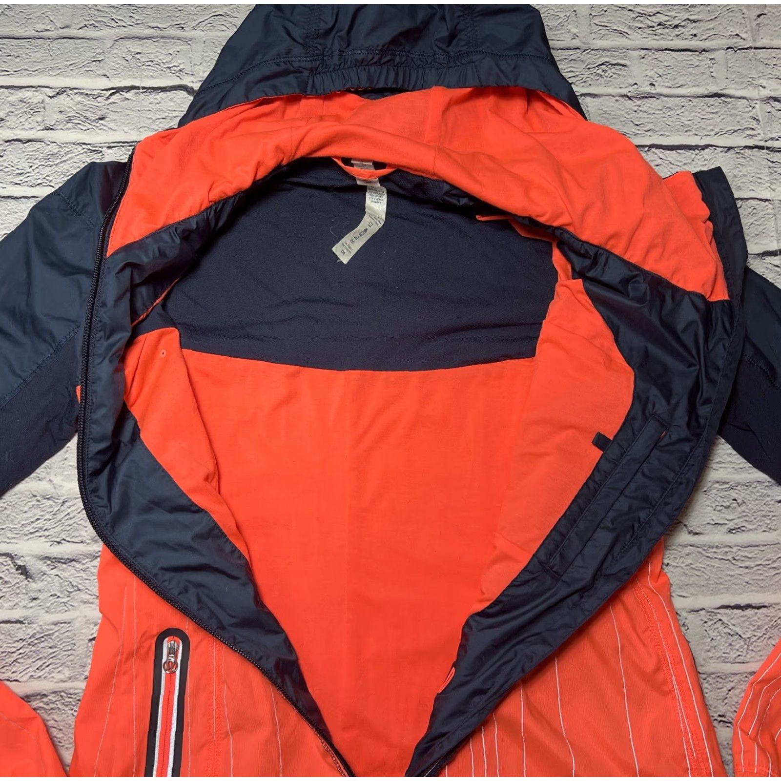 Lululemon LULULEMON Jacket Run Get Up And Glow Reflective 360 Hooded Neon Orange 4 Size S / US 4 / IT 40 - 5 Thumbnail