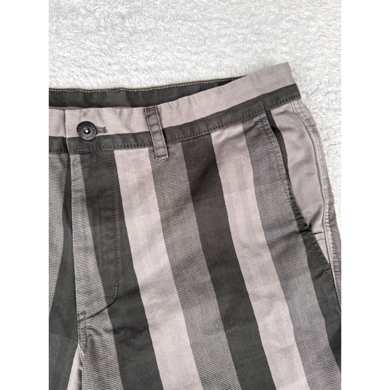 The North Face The North Face Shorts Mens 34 Gray Black Stripe Chino Cotton Blend Plaid 34x10 Casual Regular Mens Size US 34 / EU 50 - 5 Thumbnail