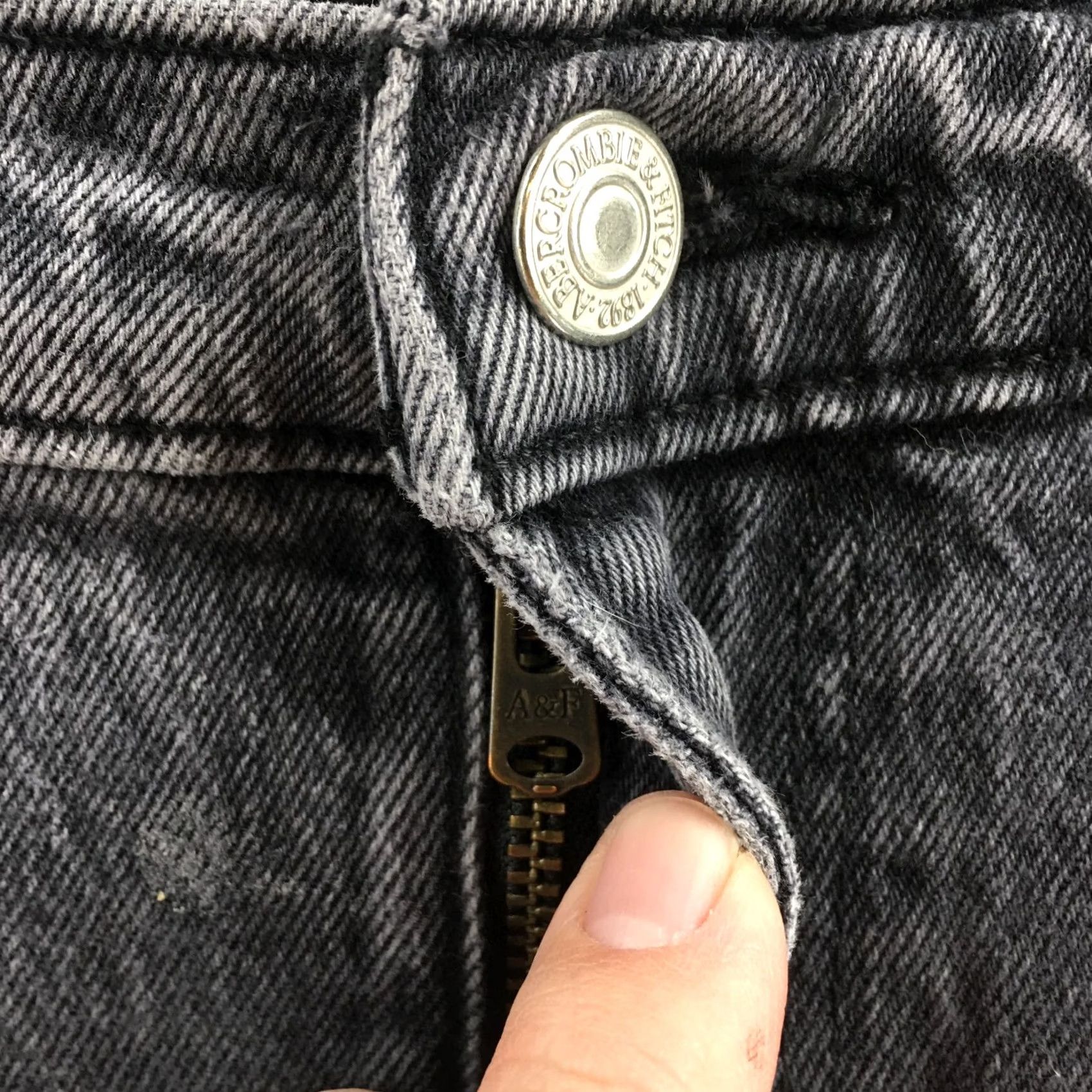 Abercrombie & Fitch Abercrombie & Fitch Jeans Womens 28/6R | Straight Jeans | Gray Zip | 30x30 Inseam 5-Pocket Denim Regular Rise Size 28" / US 6 / IT 42 - 4 Thumbnail