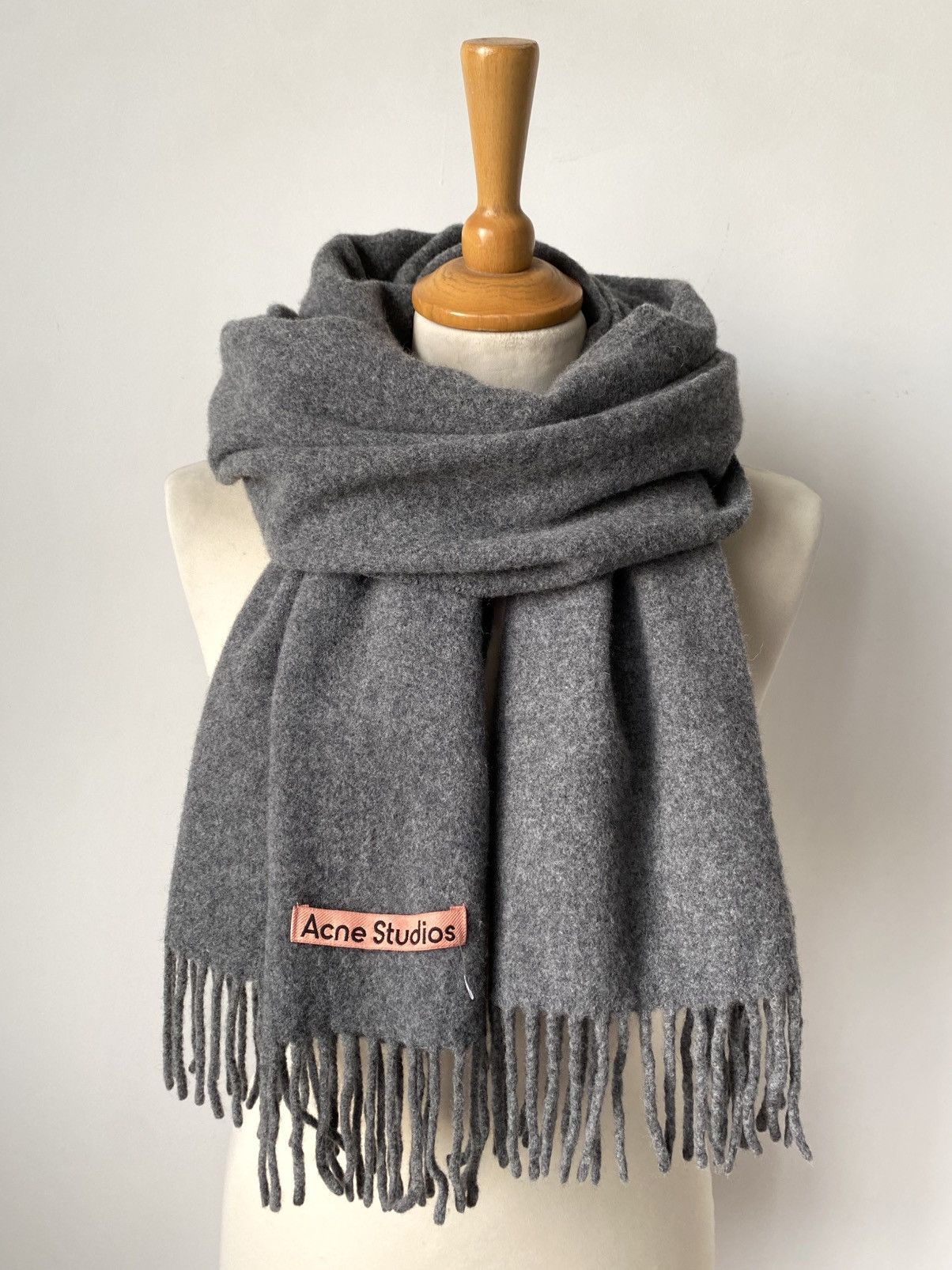Acne Studios Acne Studios Wool Fringed Grey Scarf Size ONE SIZE - 1 Thumbnail