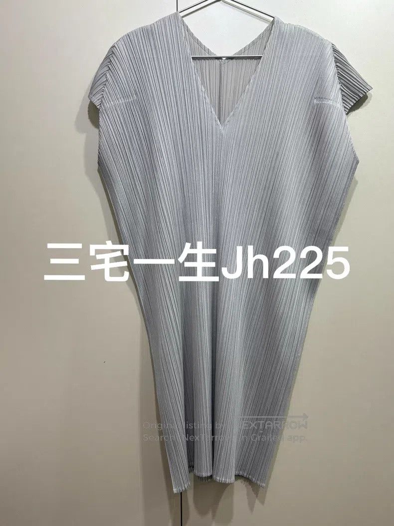 Issey Miyake Issey Miyake Gray Long Top Size S / US 4 / IT 40 - 1 Thumbnail