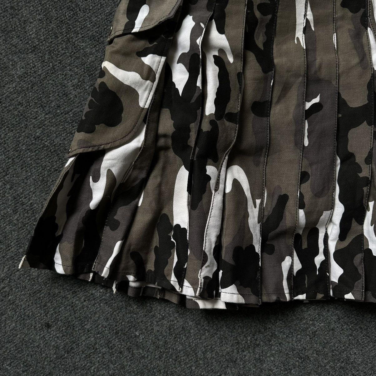 Le Grande Bleu (L.G.B.) VTG Women’s Midi Skirt Camo Military Pop Punk Gothic Size 32" / US 10 / IT 46 - 15 Thumbnail