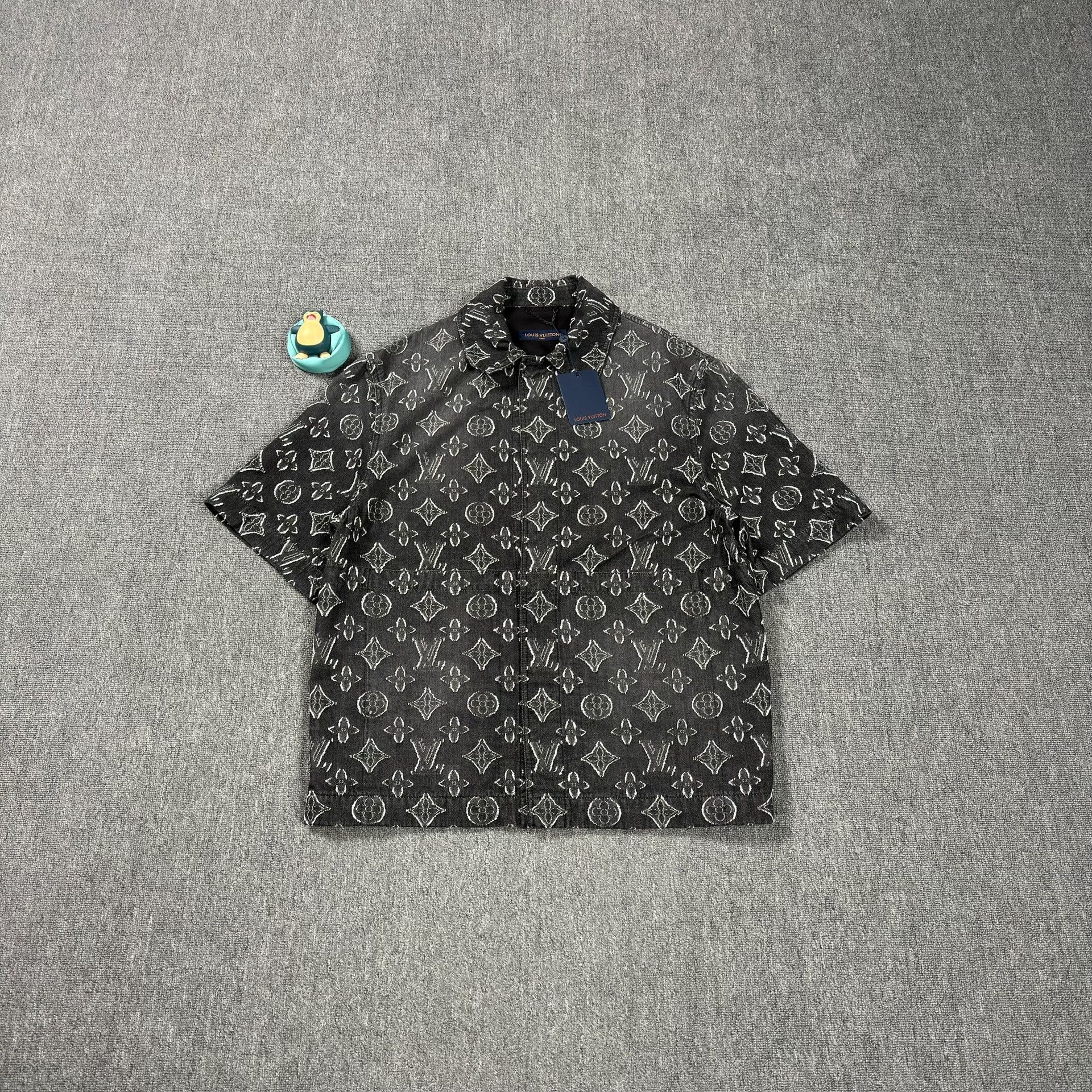 Louis Vuitton Louis Vuitton Monogram Short Sleeve Shirt L Size US L / EU 52-54 / 3 - 1 Thumbnail
