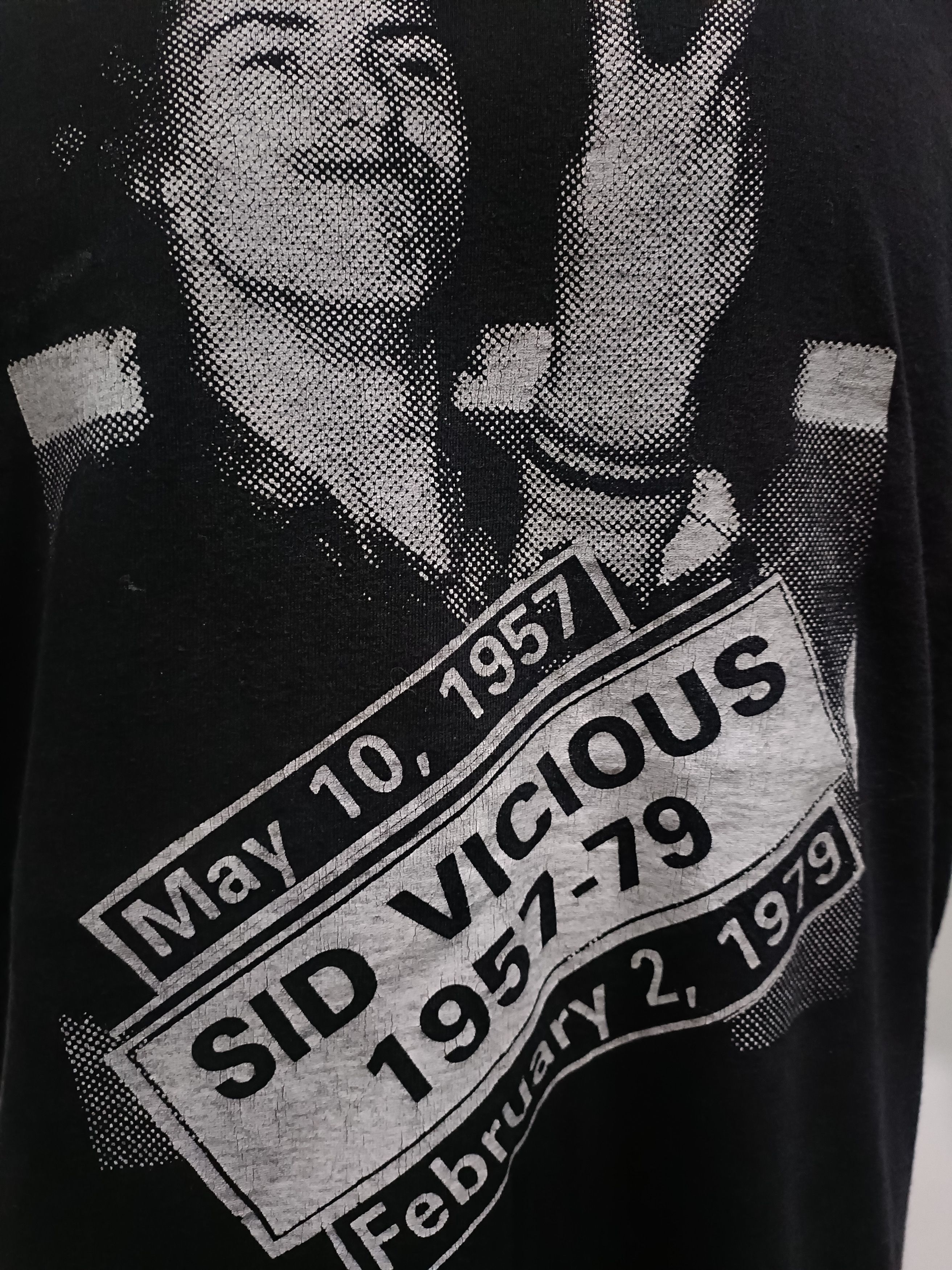 Vintage Sid Vicious Rare Memorial Rare Vintage T Shirt Size US XL / EU 56 / 4 - 2 Thumbnail