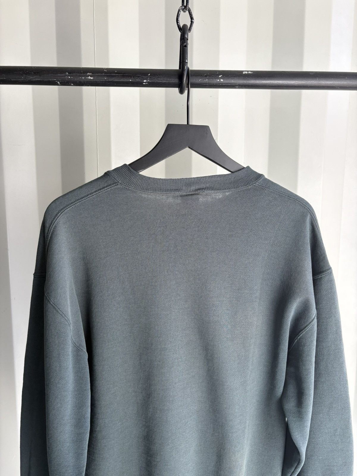 Vintage Vintage Distressed Sun Faded Sweatshirt Grunge Band Size US L / EU 52-54 / 3 - 4 Thumbnail