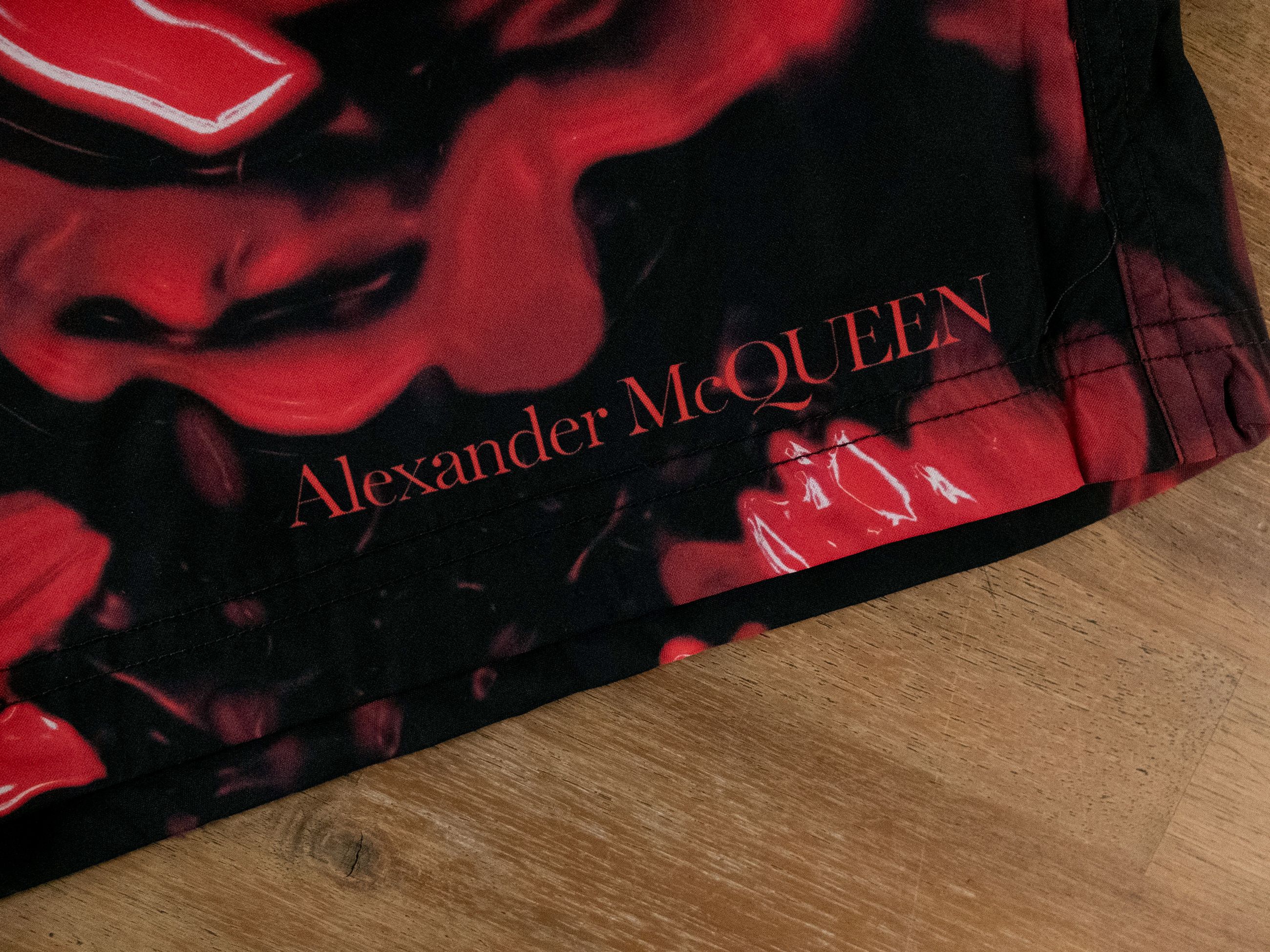 Alexander McQueen ALEXANDER MCQUEEN red & black Wax Floral swim shorts Large Size US 34 / EU 50 - 5 Thumbnail