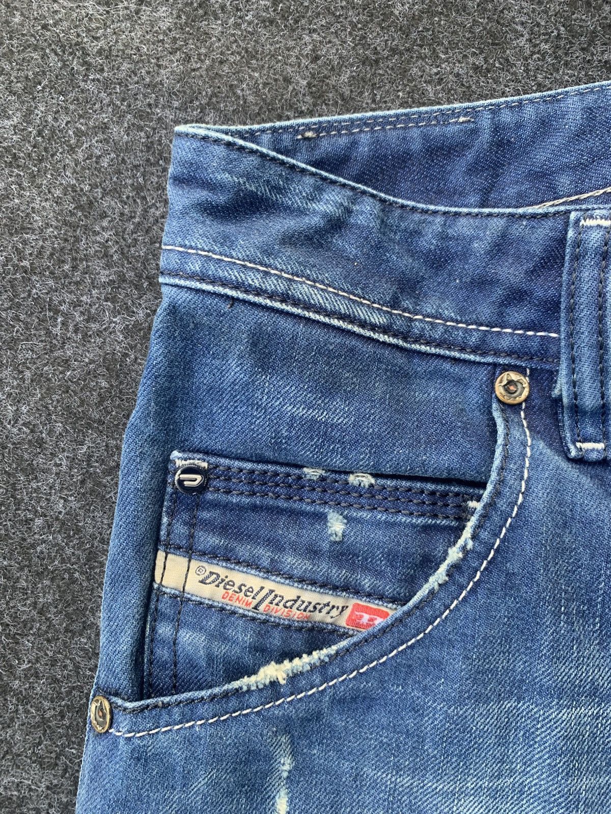 Diesel VINTAGE DIESEL JEANS MADE IN ITALY. Size US 34 / EU 50 - 7 Thumbnail