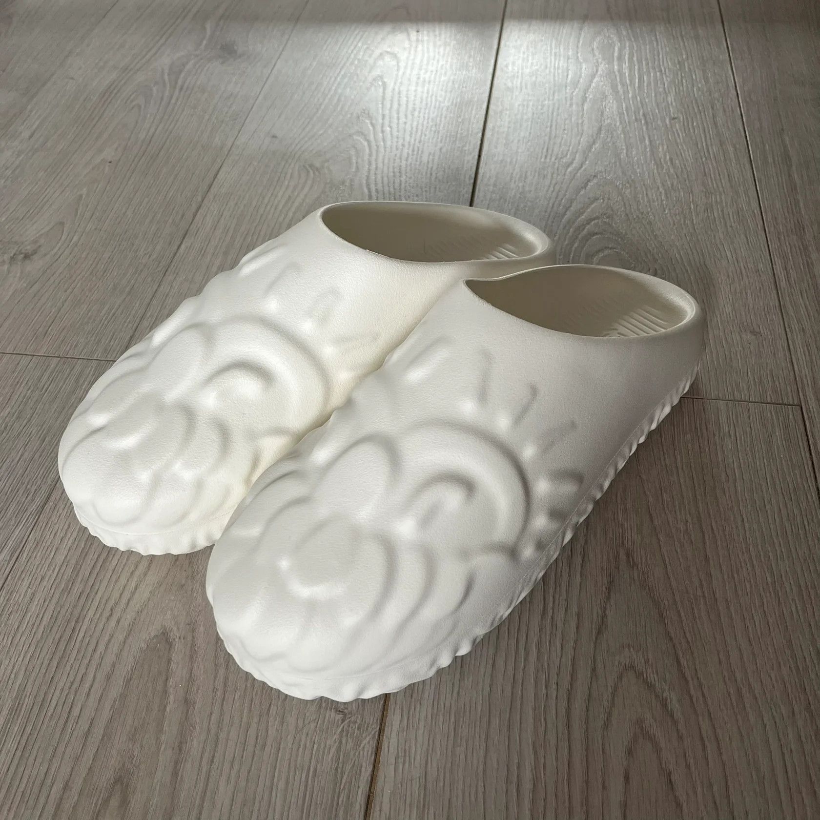 Slawn Shapes Snow Stompaz Sliders Medium