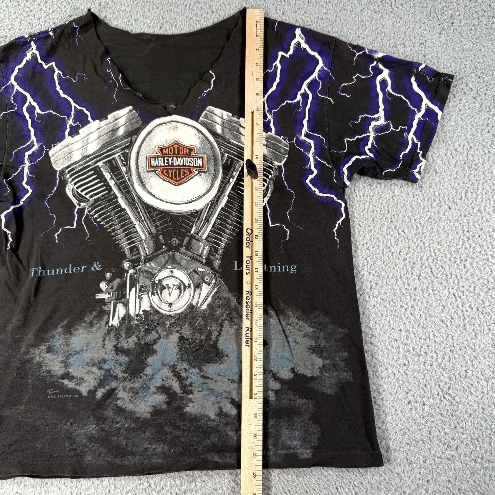 Harley Davidson VINTAGE Harley-Davidson Shirt Mens Large Black Thunder Lightning Engine 90s Distressed Graphic Print Short Sleeve V-Neck T-Shirt Men L USA Used Size US L / EU 52-54 / 3 - 7 Thumbnail