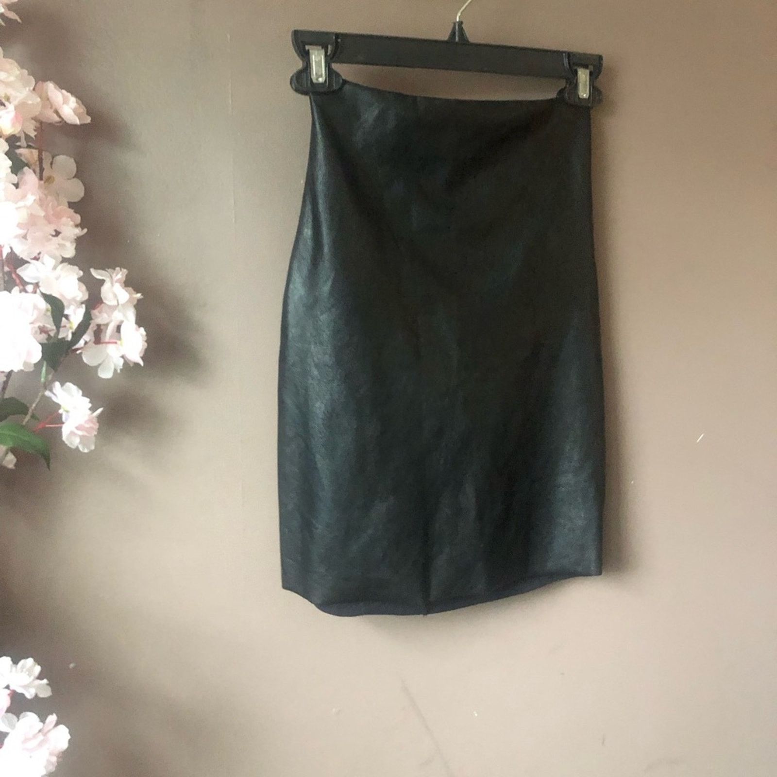 Commando Leather skirt with built in body shaper shorts. Size 27" / US 4 / IT 40 - 3 Thumbnail