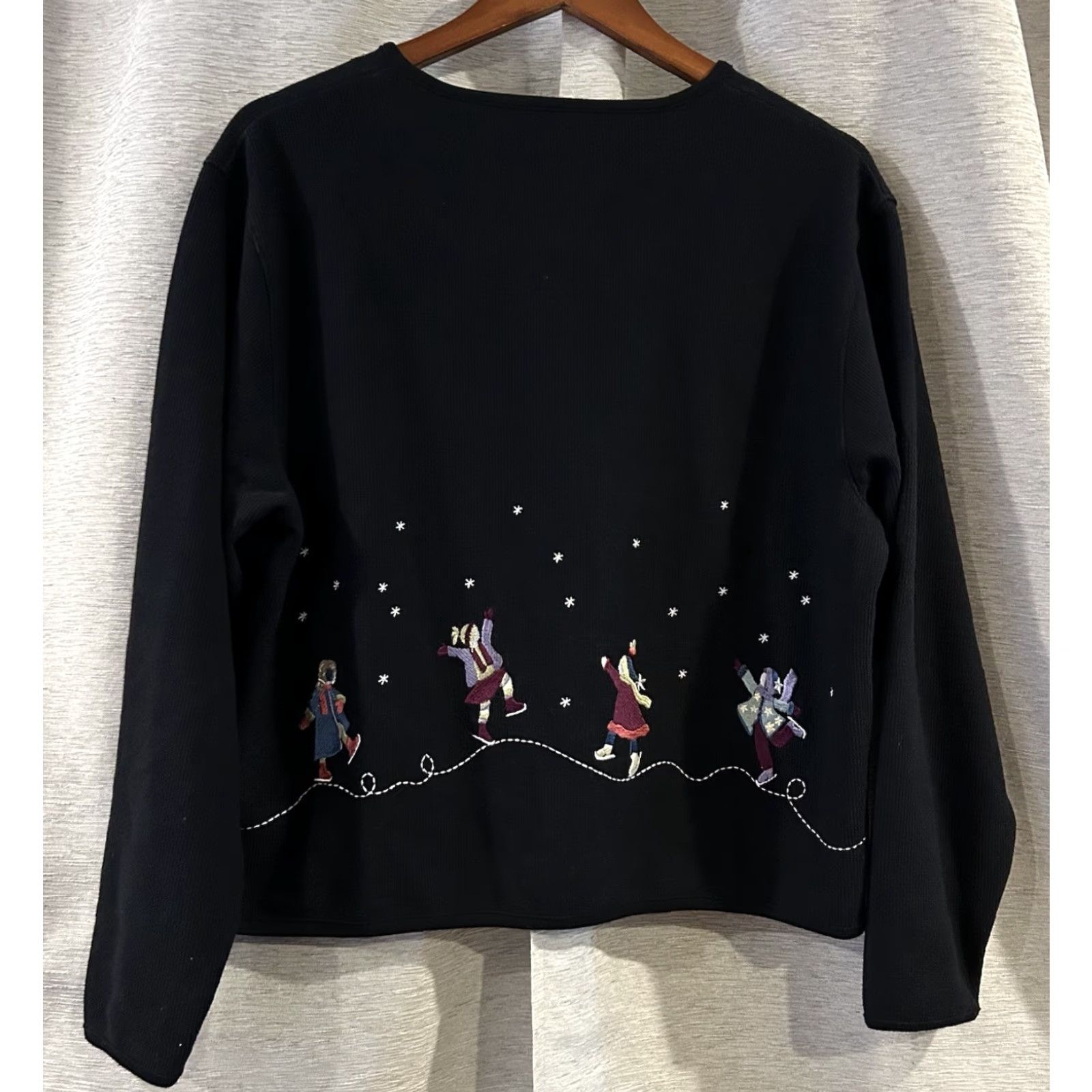 Vintage VINTAGE Christopher And Banks Cardigan Embroidered Ice Skating Women L Black Cotton Ice Skating Christmas Holiday Sweater Mens Womens Size L / US 10 / IT 46 - 4 Thumbnail