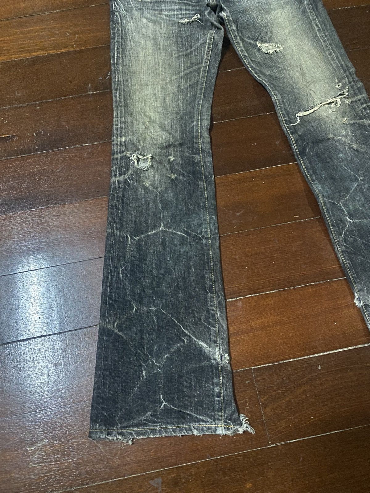 If Six Was Nine Fire BLUEWAY flare distressed mud wash dirty jeans Size US 31 - 3 Thumbnail