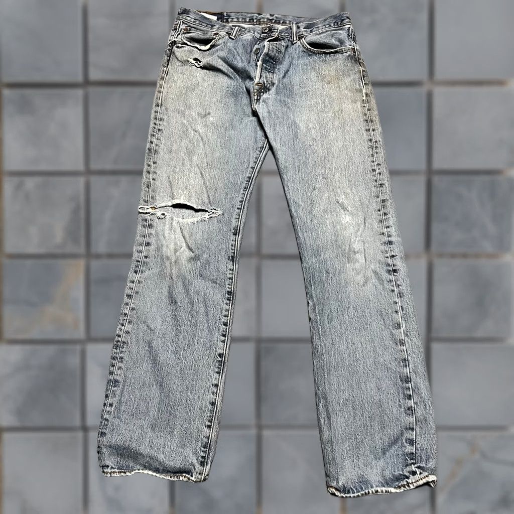 Levi's 1. Specificity: The title is more specific about size and style Size US 34 / EU 50 - 1 Thumbnail