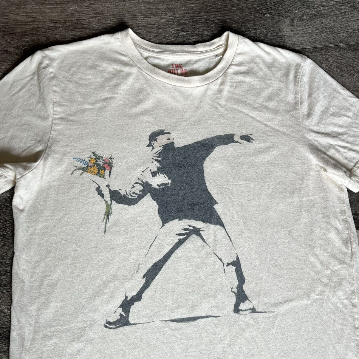 Vintage The Art of Banksy Redent Street Flower Thrower 2003 Art Tee Size US M / EU 48-50 / 2 - 3 Thumbnail