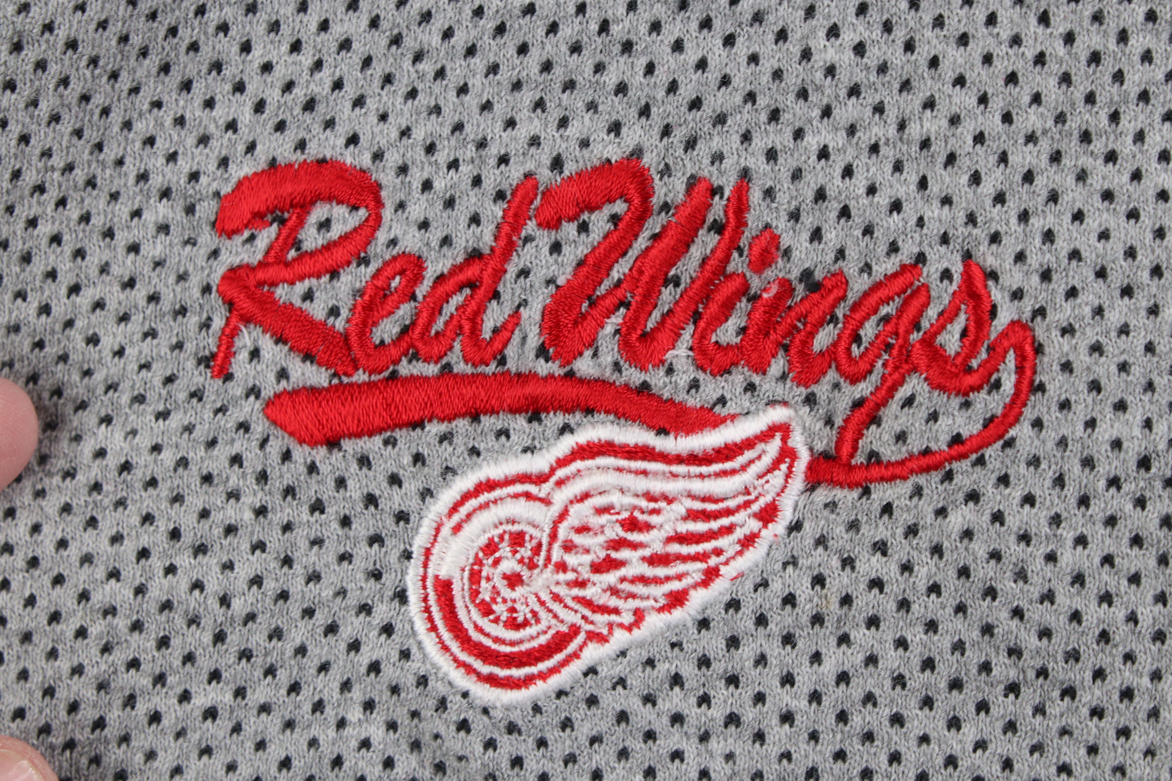 Vintage Vintage 90s Red Wings Hockey Sleeveless Muscle T-Shirt Gray Size US XL / EU 56 / 4 - 4 Thumbnail