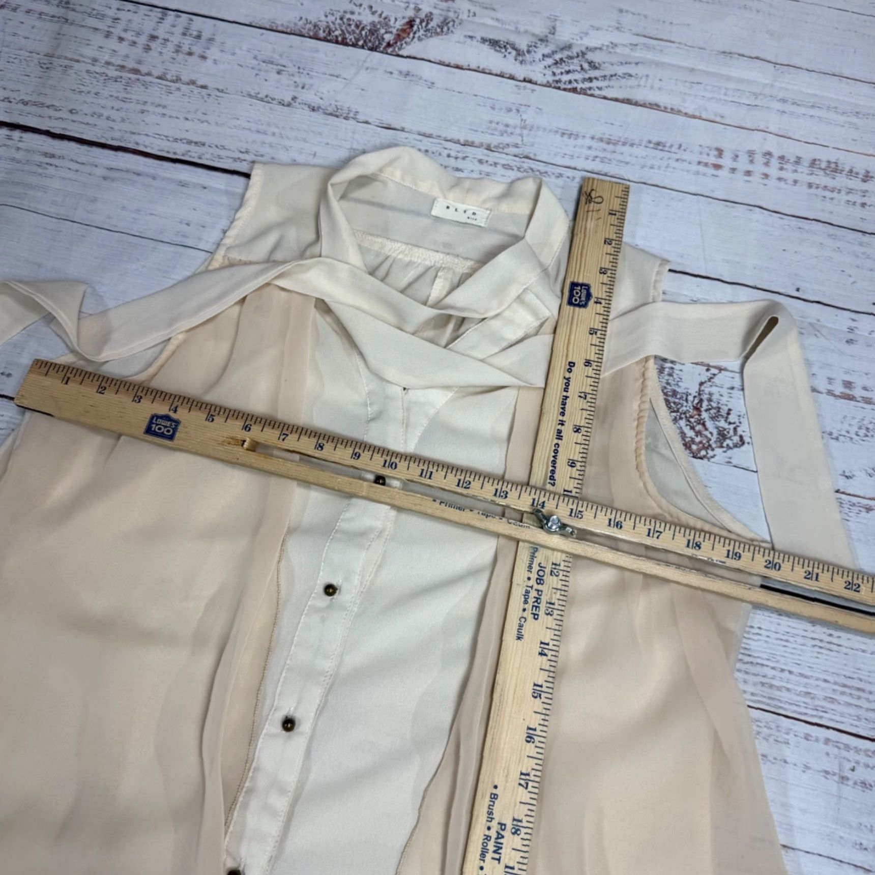 Vintage BLVD Blouse Sleeveless Tie Neck Button Front Beige XS? No, Size L Beige Blouse Women BLVD Sleeveless Tie Neck Button Front Blouse L Beige Women Size L / US 10 / IT 46 - 3 Thumbnail