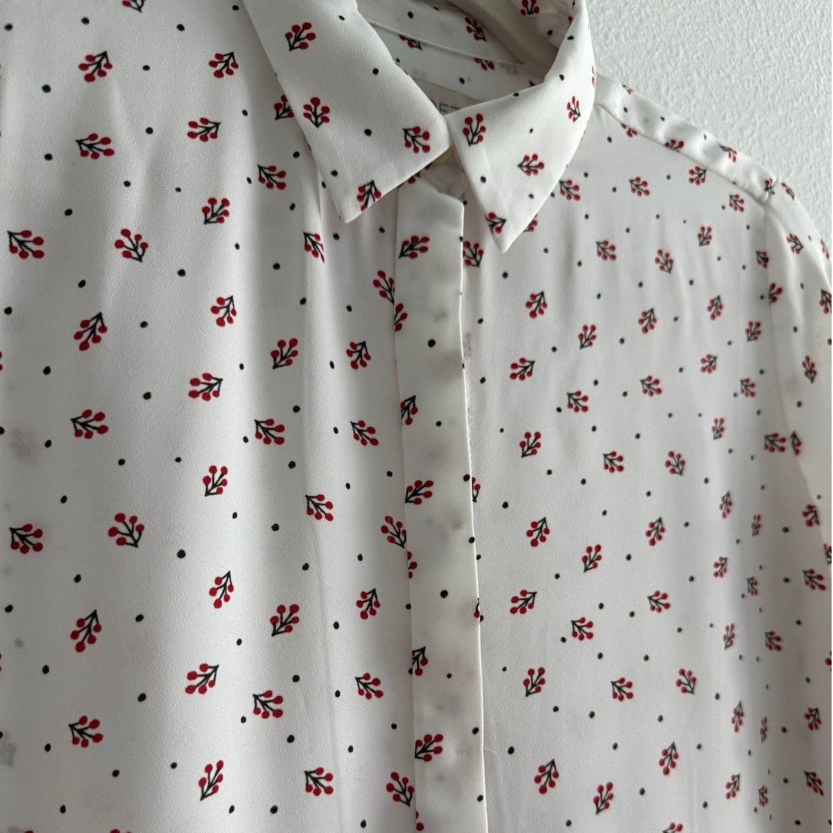 Loft Loft White Floral Button-Down Blouse - Size XSP Size XS / US 0-2 / IT 36-38 - 4 Thumbnail