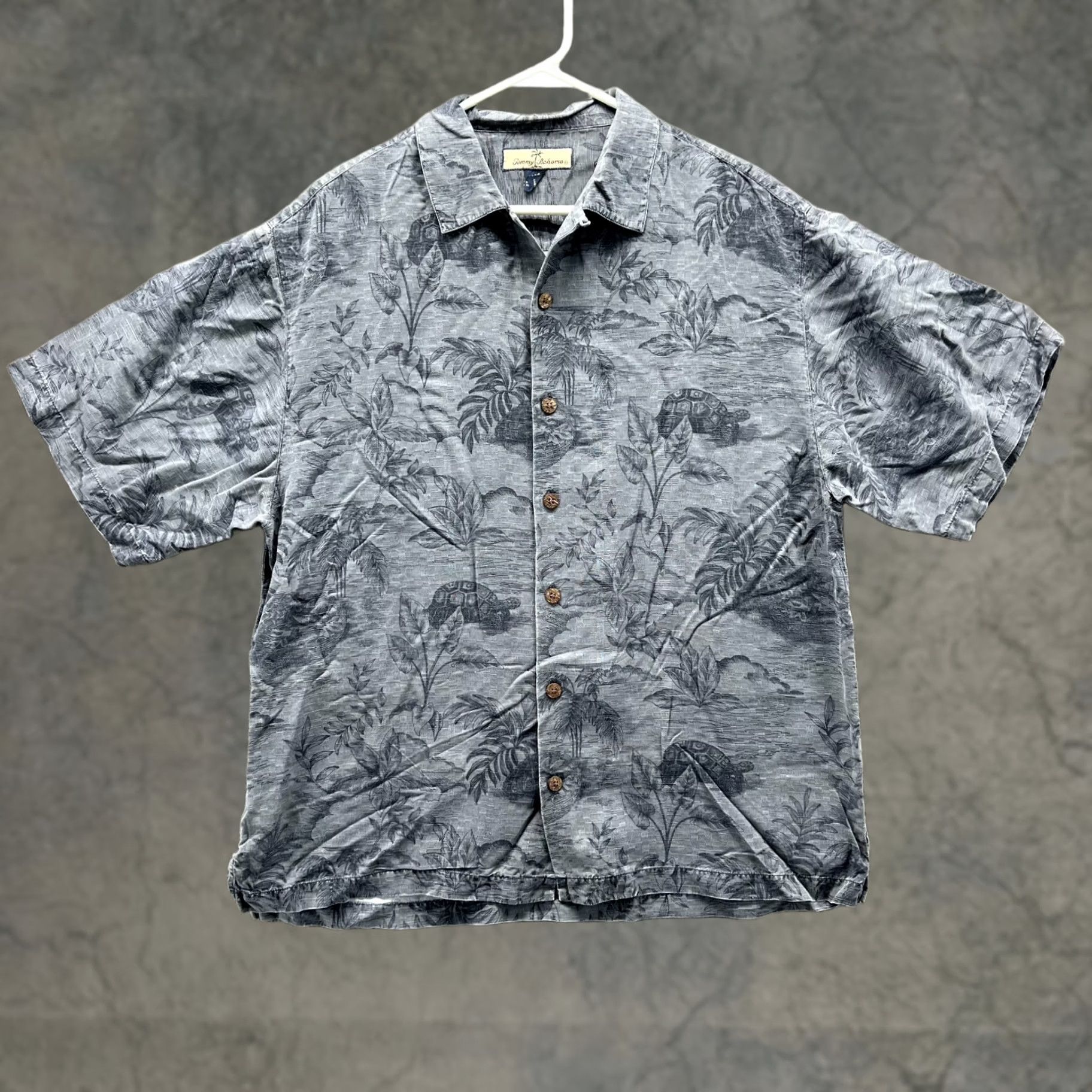 Tommy Bahama VINTAGE Tommy Bahama Shirt Men Medium Gray Button Down Silk Hawaiian Turtle Print Floral Shirt Size US M / EU 48-50 / 2 - 1 Thumbnail