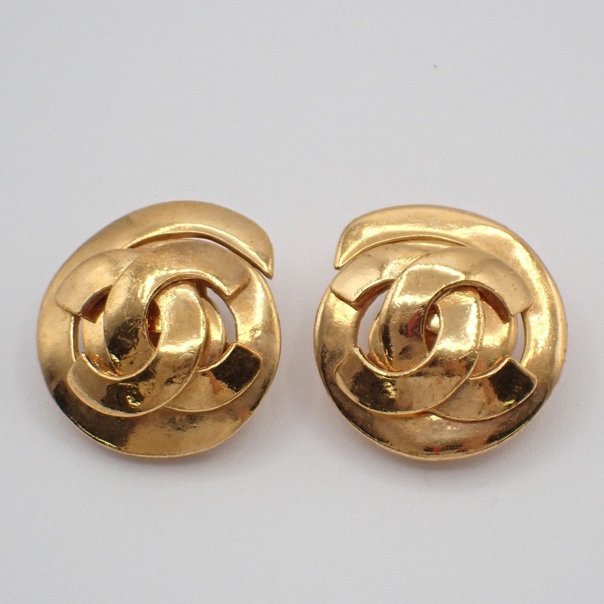 Chanel Chanel Vintage CC Round Button Clip-On Earrings Metal Size ONE SIZE - 1 Thumbnail