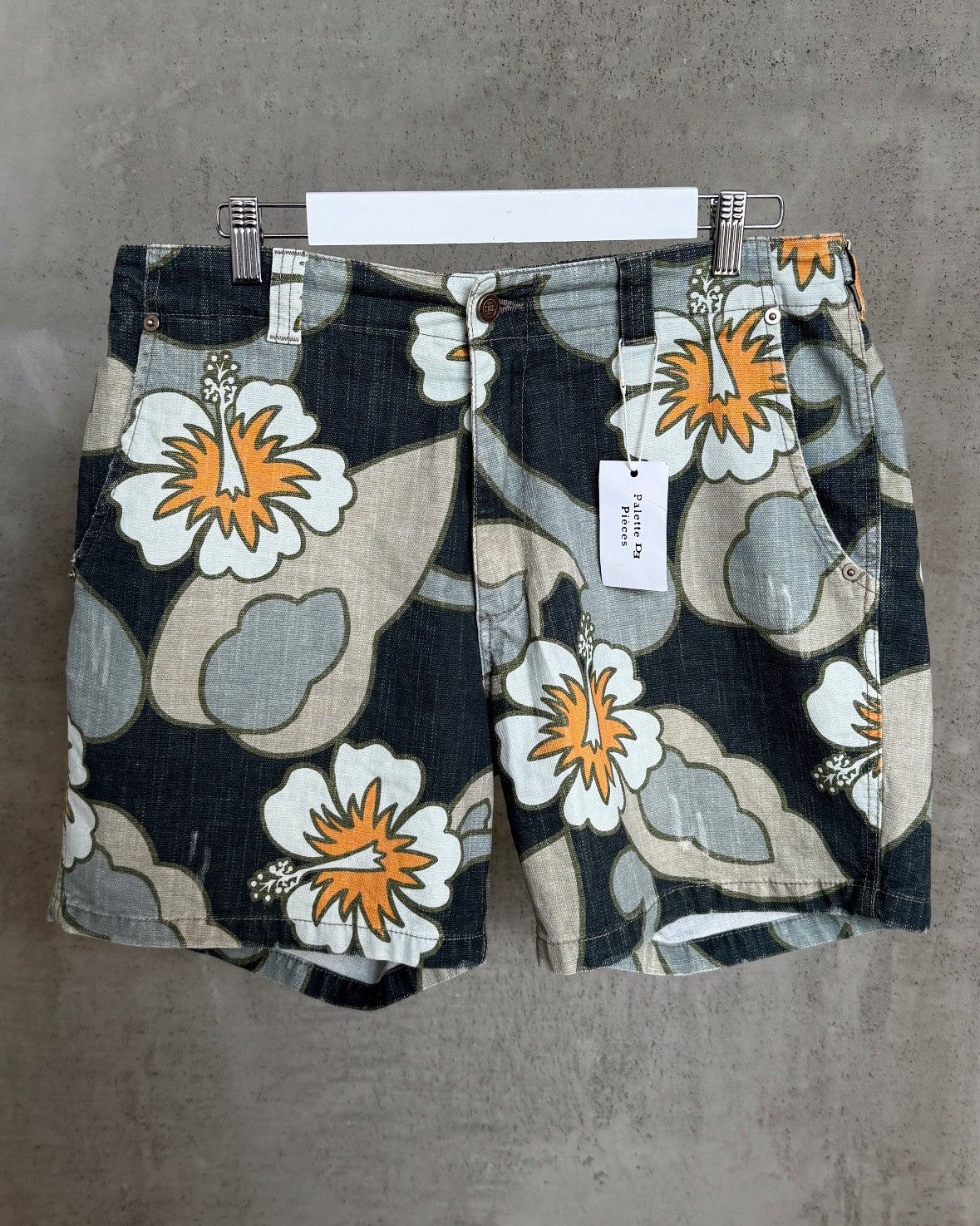 ERL ERL Cargo Hibiscus Print Shorts SS23 Size US 32 / EU 48 - 1 Thumbnail