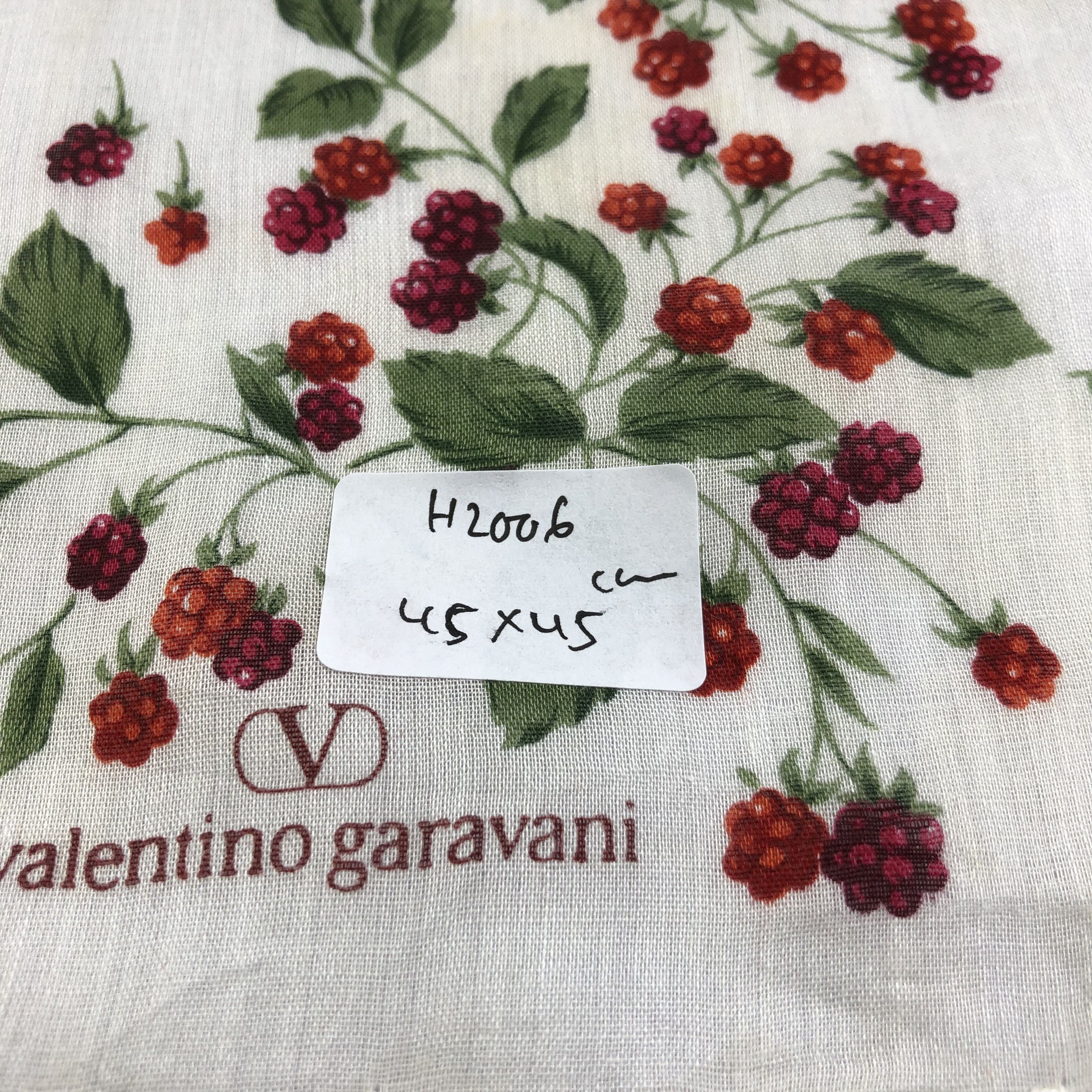 Vintage ValENTino GaRAVani Handkerchief Neckerchief Bandana H2006 Size ONE SIZE - 7 Thumbnail