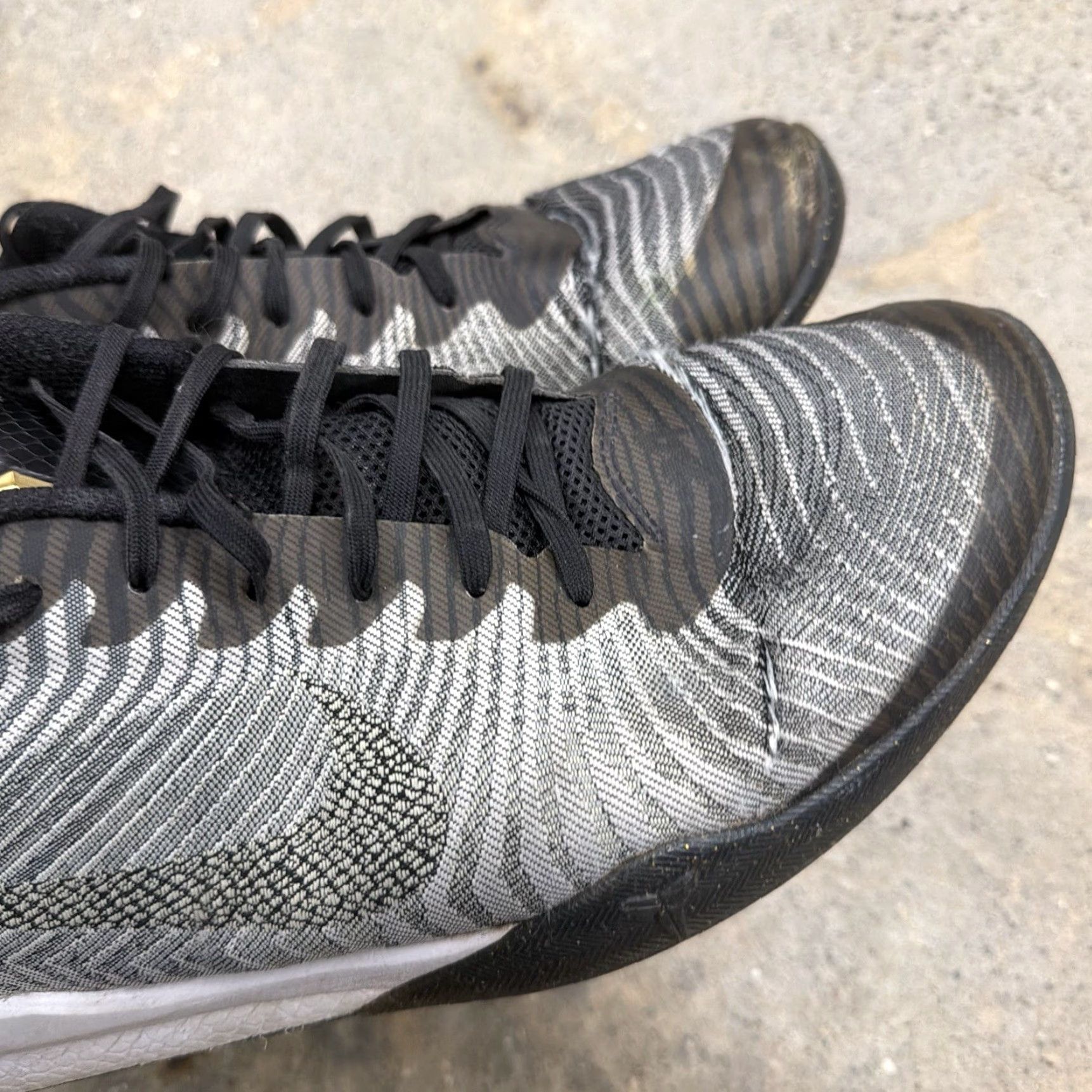 Nike Nike Kobe Mentality 2 Grey Pure Platinum Sneaker Men 10.5 818952-005 Size US 10 / EU 43 - 5 Thumbnail