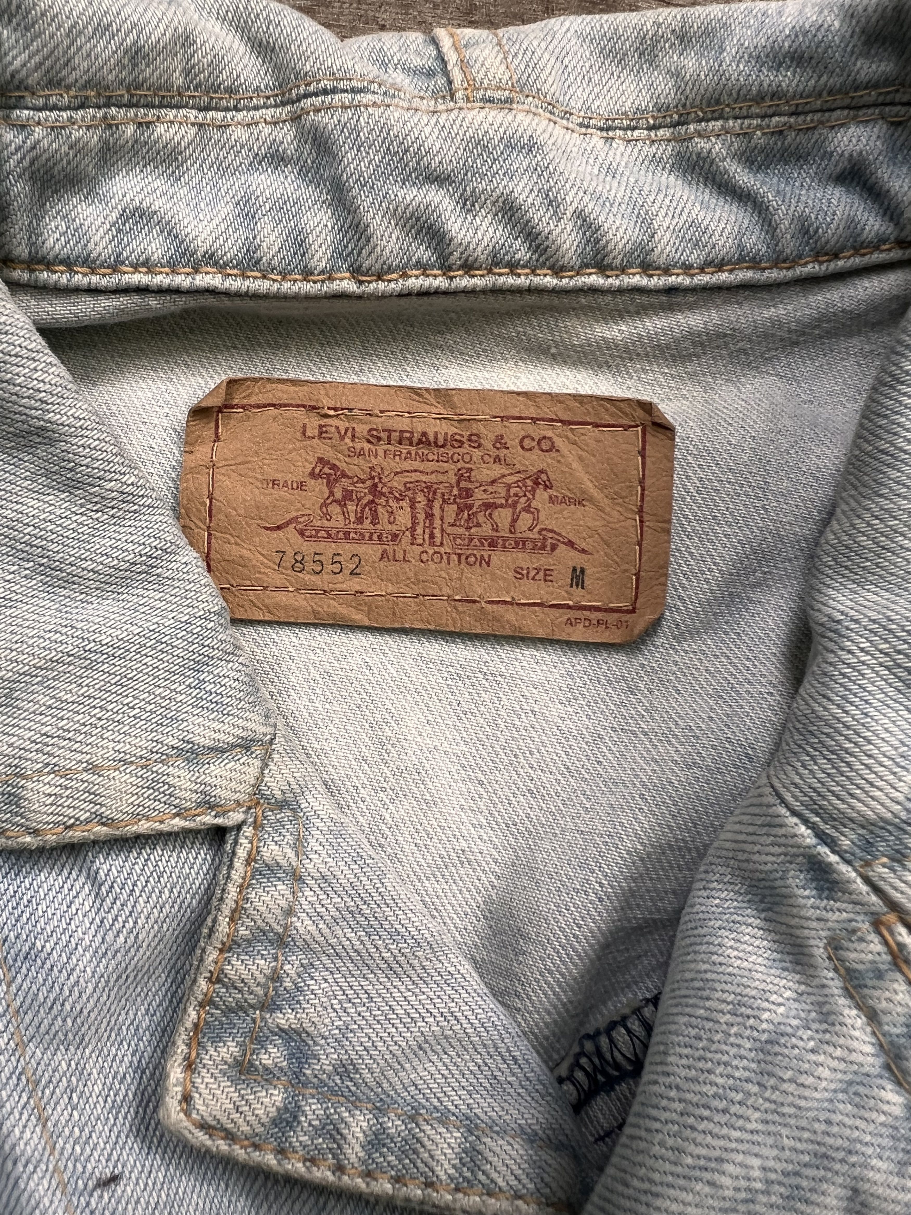 Levi's Vintage Clothing 90s Levi’s for women distressed denim jacket Size M / US 6-8 / IT 42-44 - 4 Thumbnail