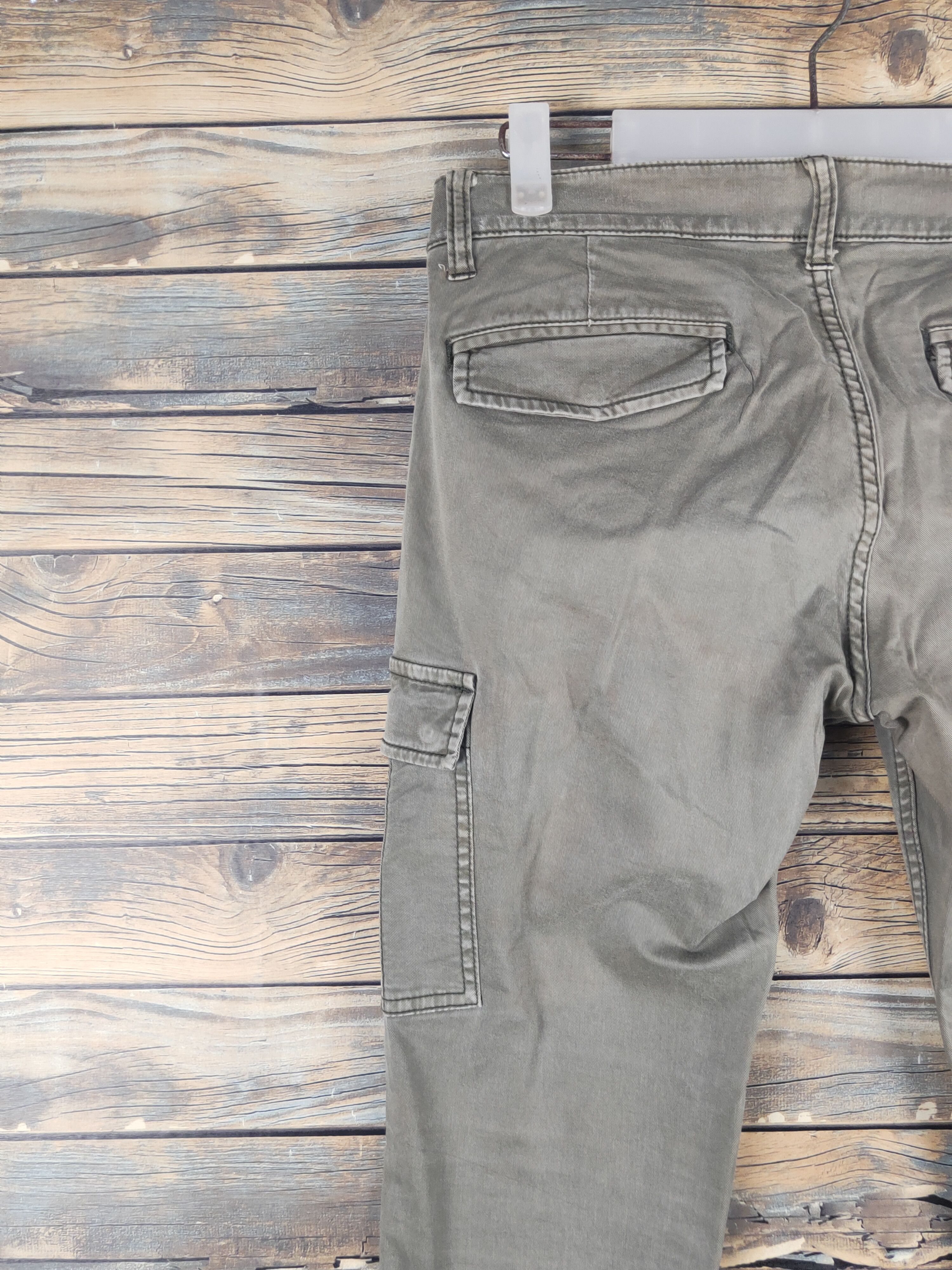 Japanese Brand DL Uniqlo Olive Multipocket Tactical Cargo Pants #1531 Size 28" / US 6 / IT 42 - 8 Thumbnail