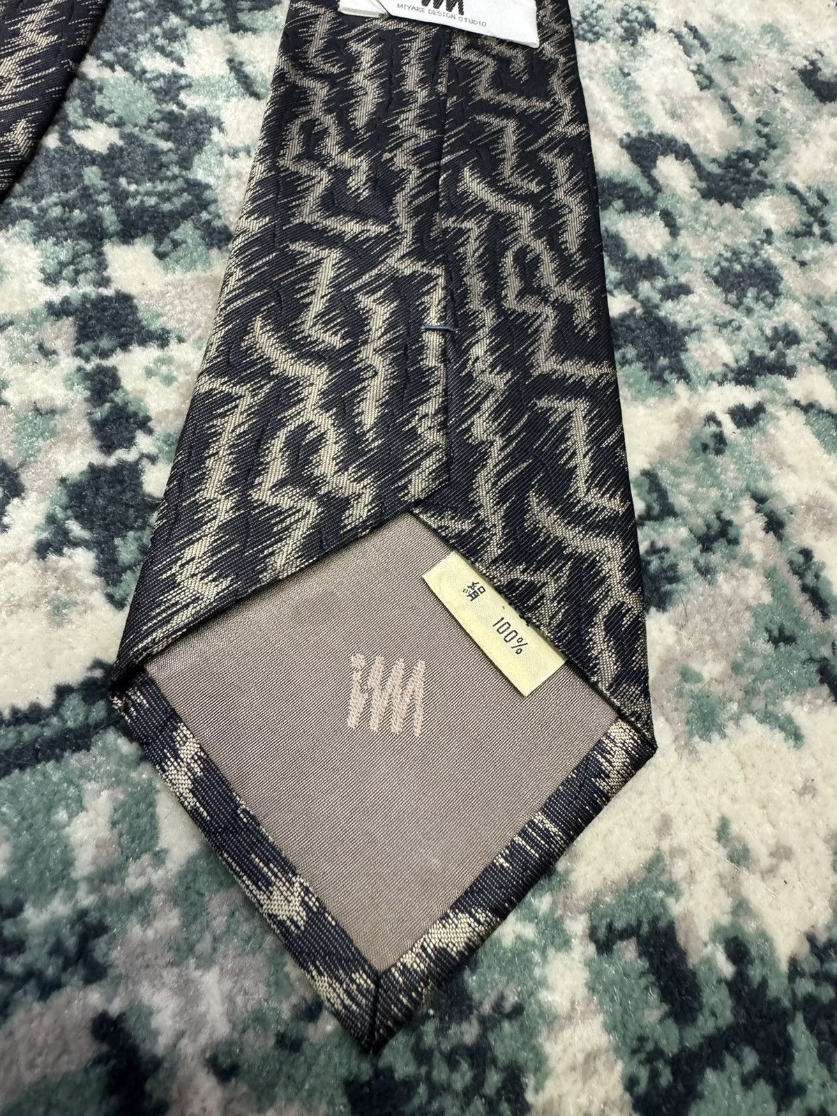 Issey Miyake × Vintage VINTAGE ISSEY MIYAKE ABSTRACT PATTERN NECK TIE Size ONE SIZE - 4 Thumbnail